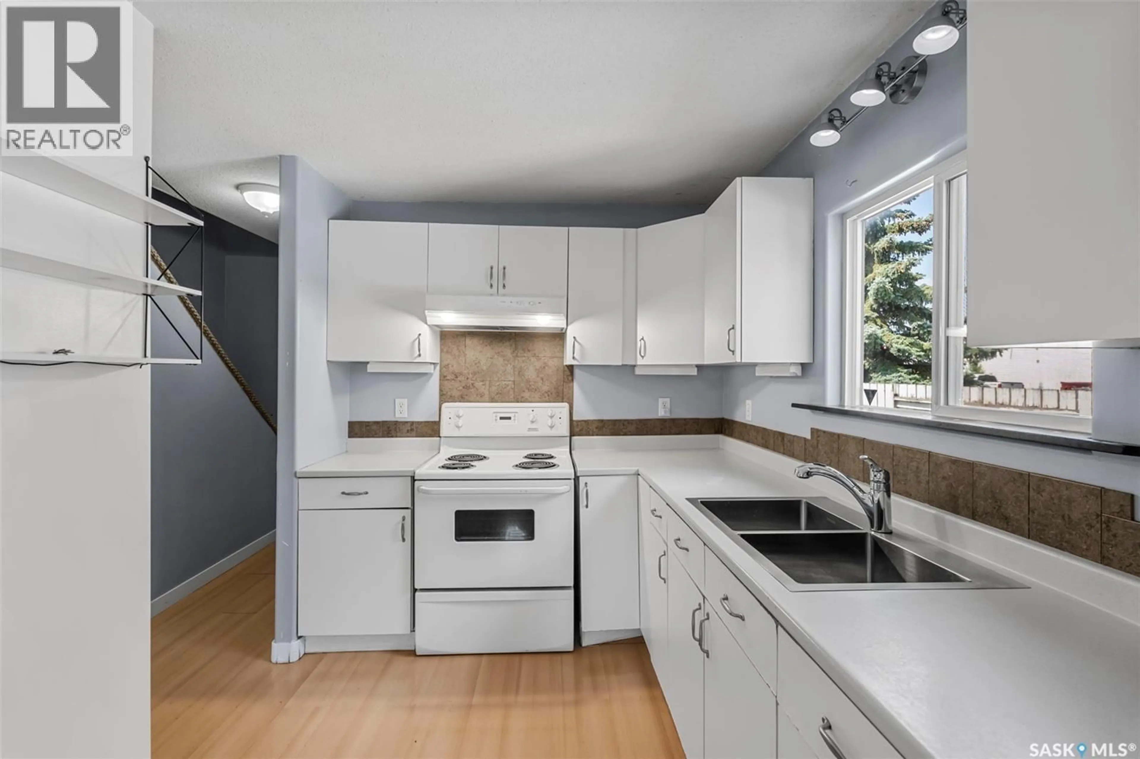 Standard kitchen, unknown for 603 K AVENUE, Saskatoon Saskatchewan S7M2E4