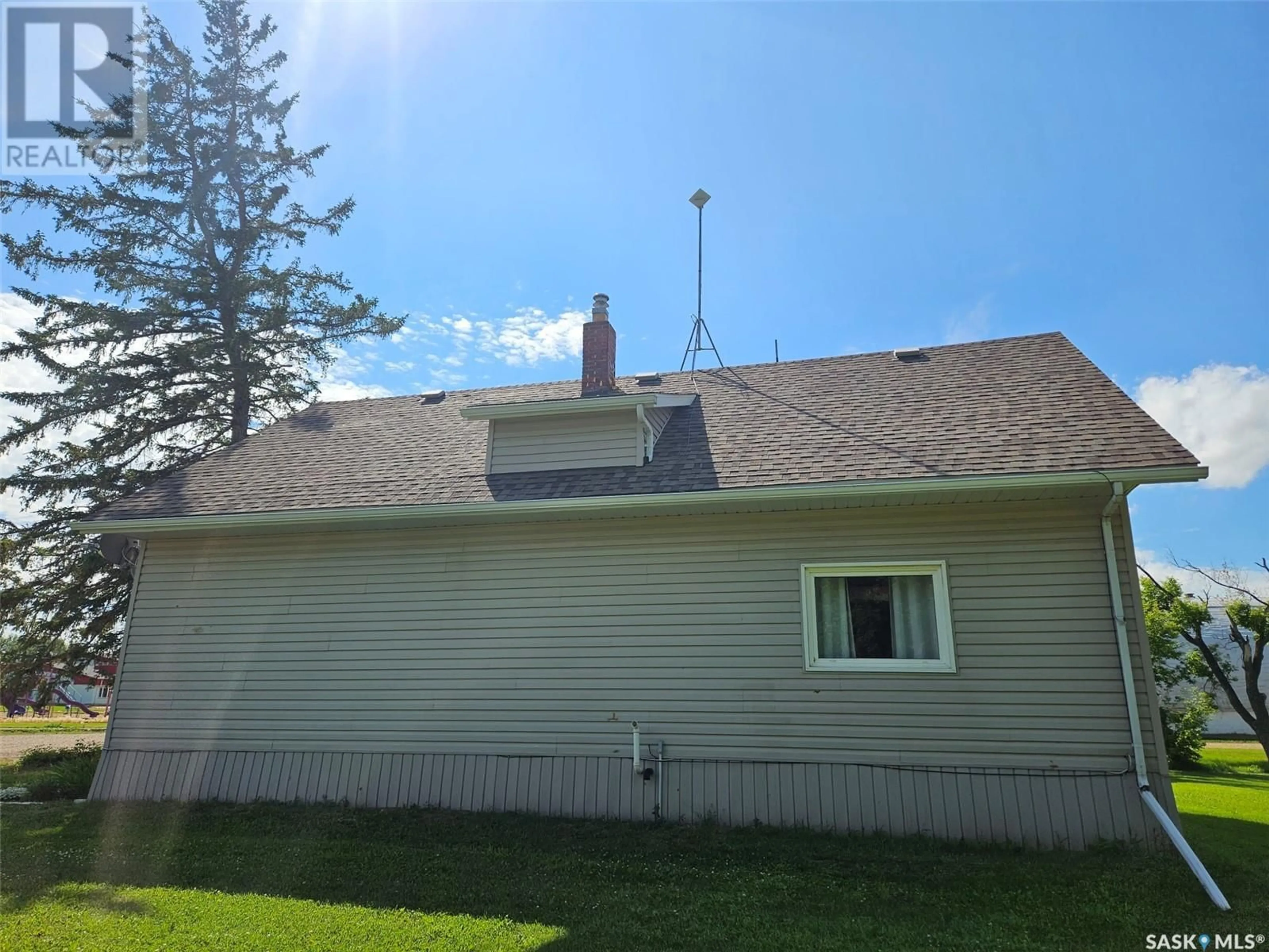 Home with vinyl exterior material, unknown for 300 MGR JEAN GAIRE AVENUE, Storthoaks Rm No. 31 Saskatchewan S0C0J0
