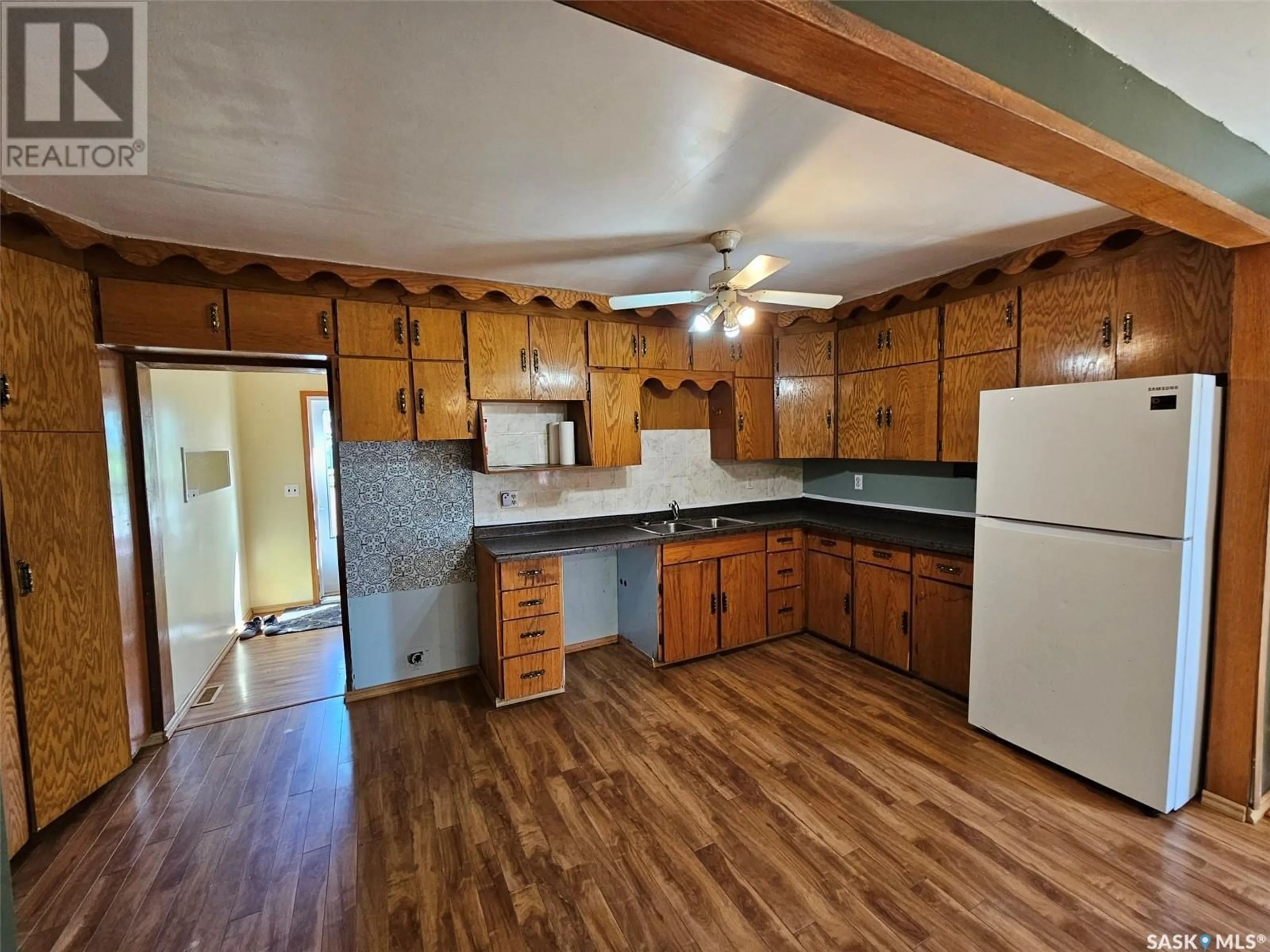 Standard kitchen, wood/laminate floor for 300 MGR JEAN GAIRE AVENUE, Storthoaks Rm No. 31 Saskatchewan S0C0J0