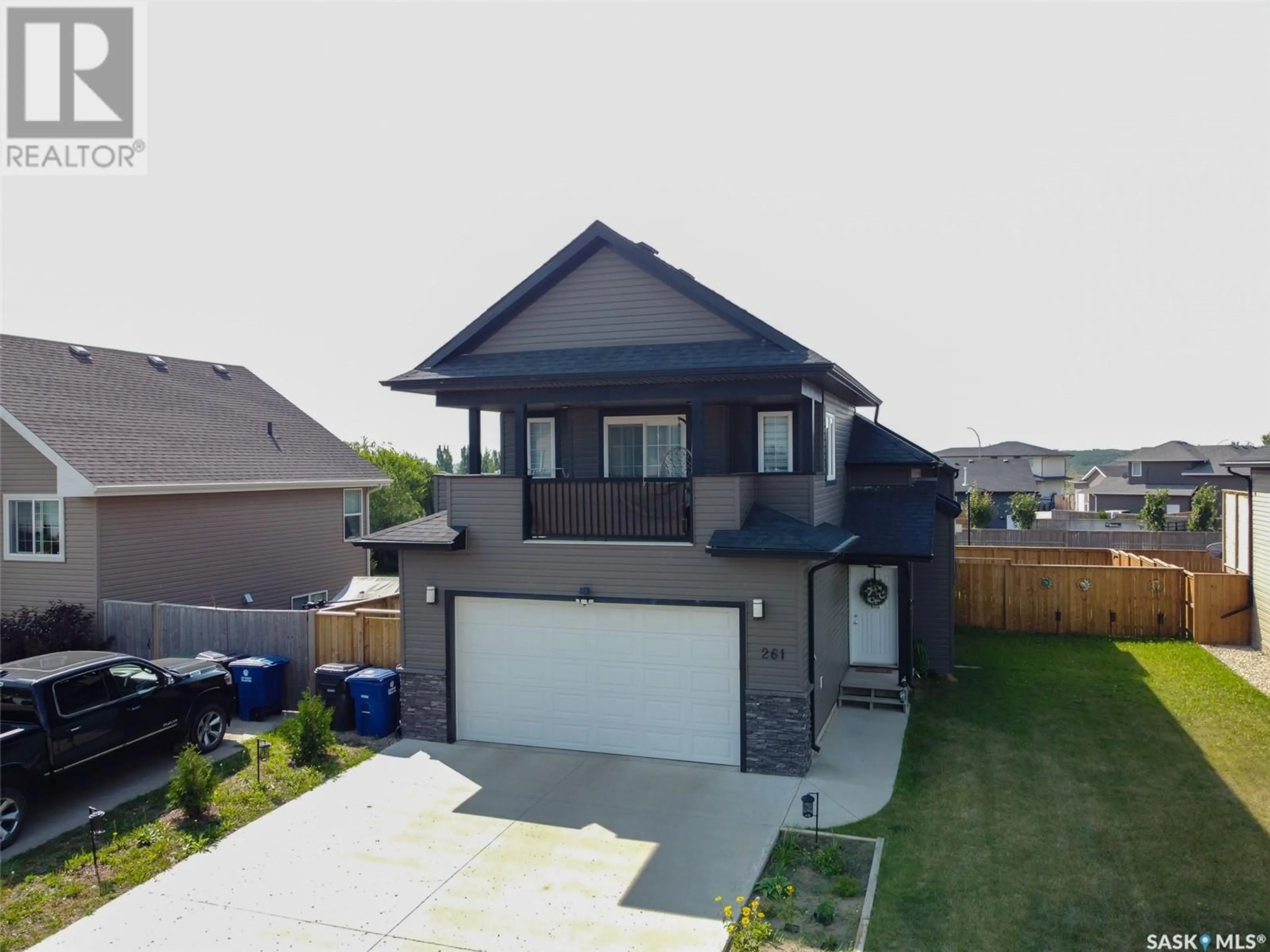 A pic from outside/outdoor area/front of a property/back of a property/a pic from drone, street for 261 15TH STREET, Battleford Saskatchewan S0M0E0