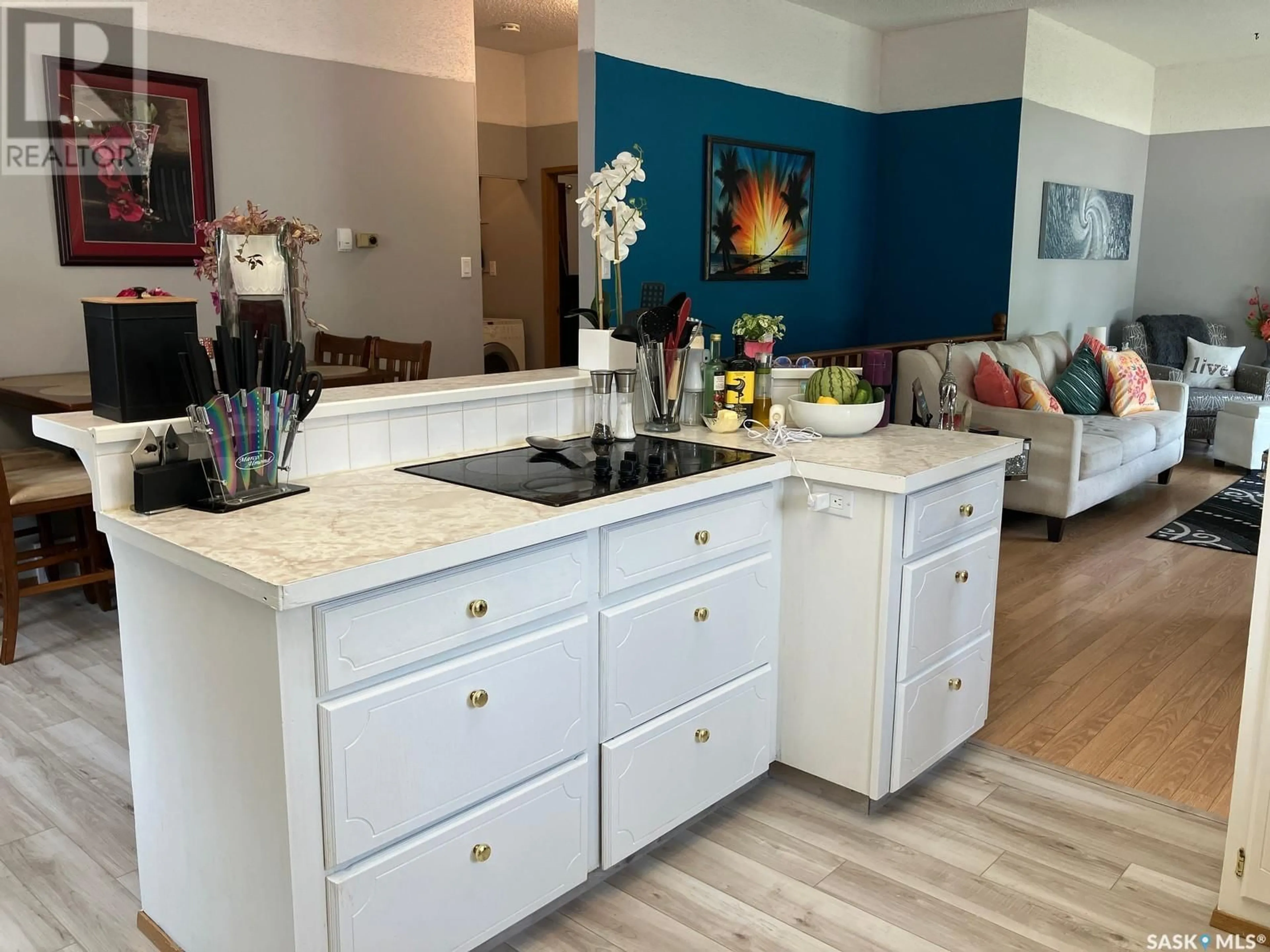 Open concept kitchen, unknown for 804 - 806 9TH AVENUE, Nipawin Saskatchewan S0E1E0