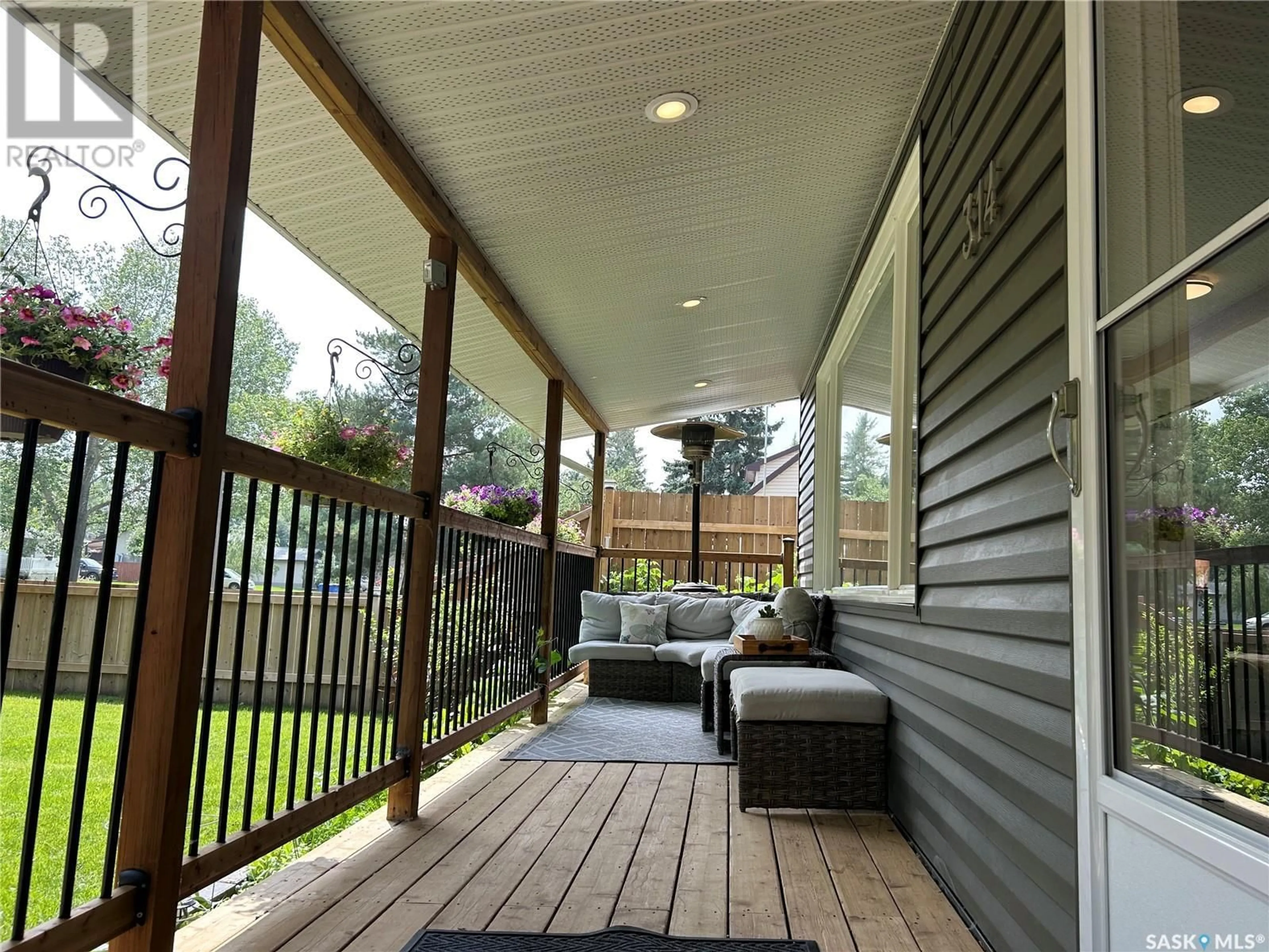 Patio, street for 314 ANTRIM STREET, North Portal Saskatchewan S0C1W0