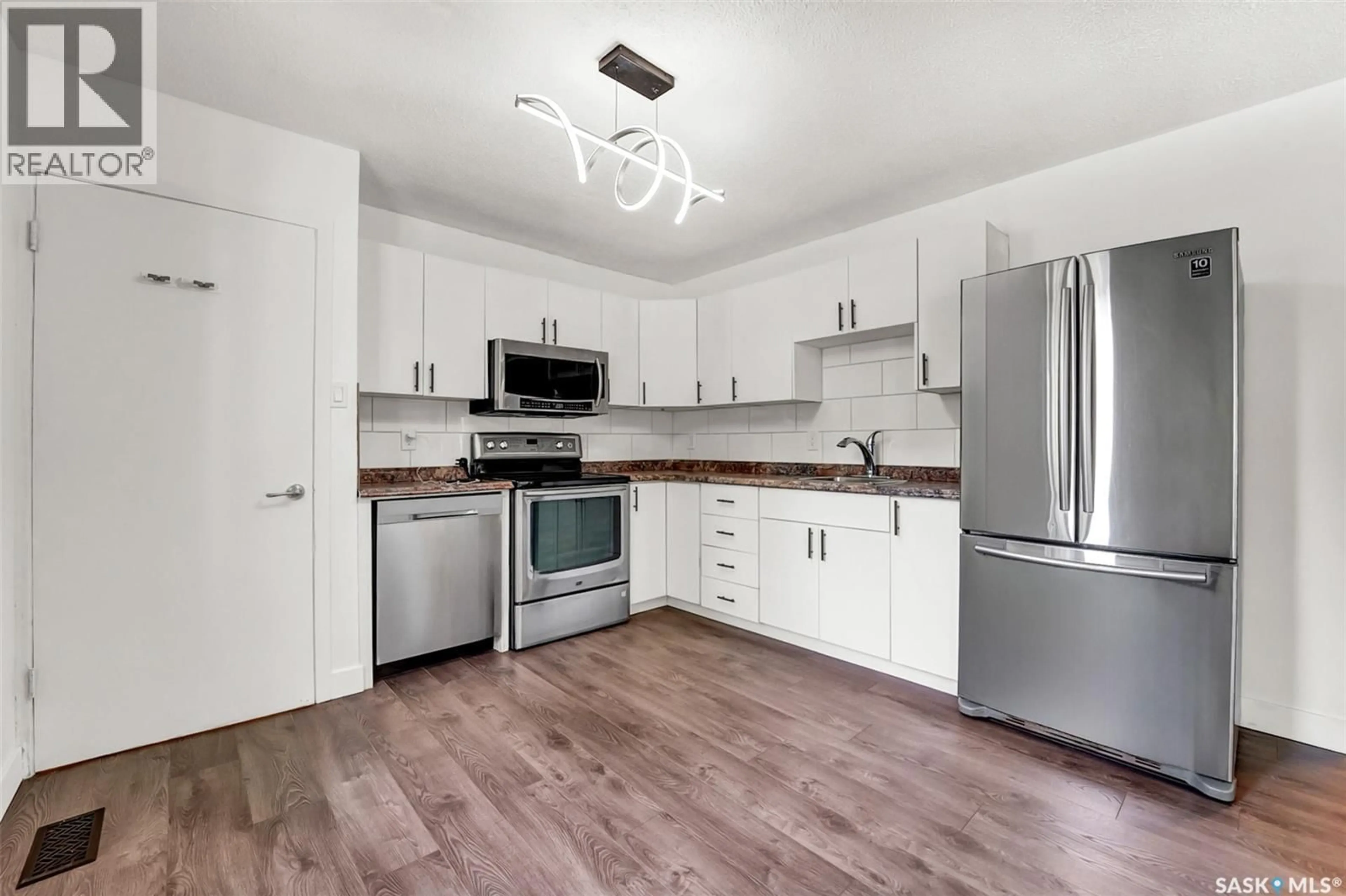 Standard kitchen, unknown for 75 CONFEDERATION CRESCENT, Saskatoon Saskatchewan S7L4V1
