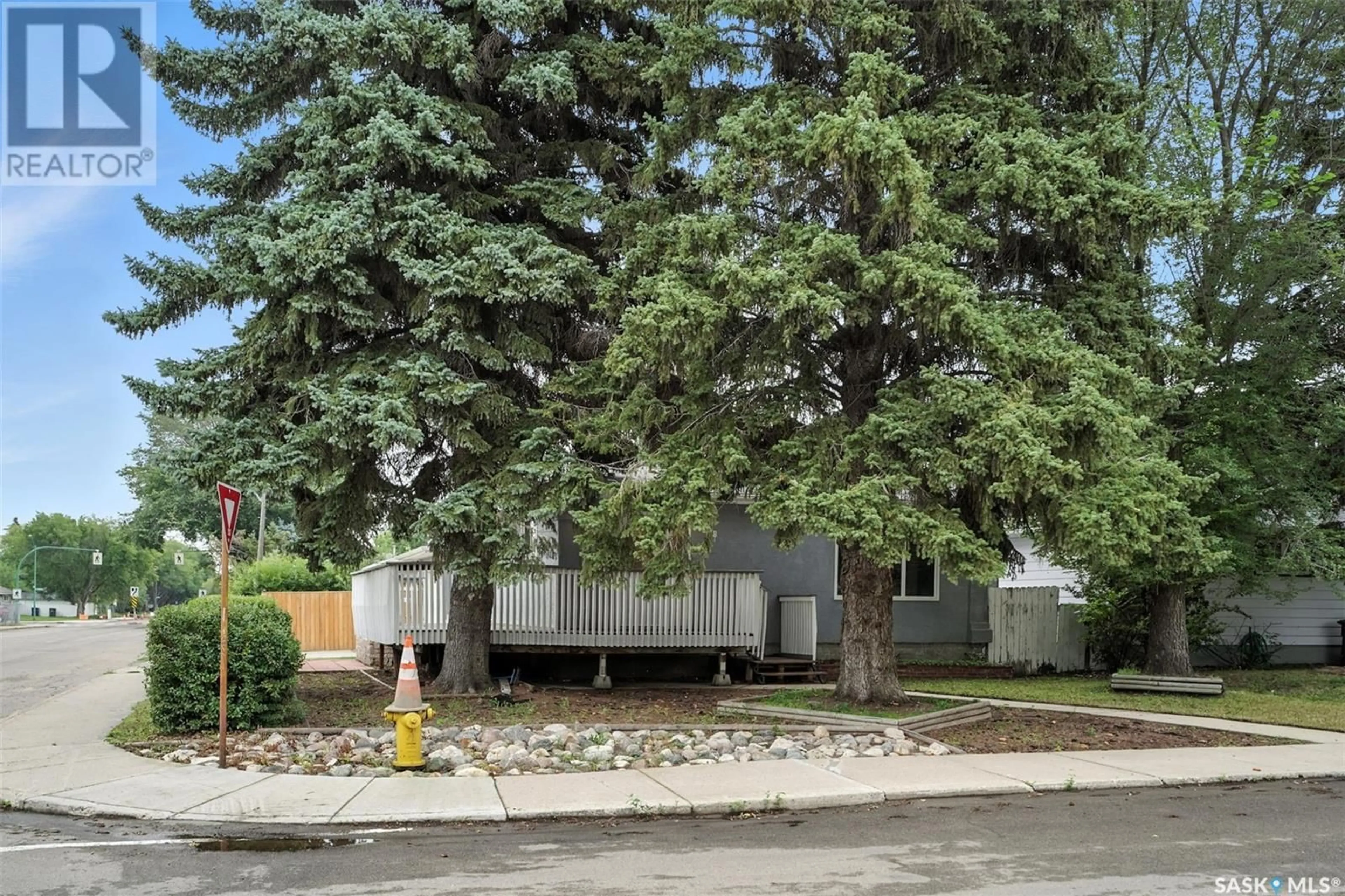 Home with vinyl exterior material, street for 338 U AVENUE, Saskatoon Saskatchewan S7L3C7
