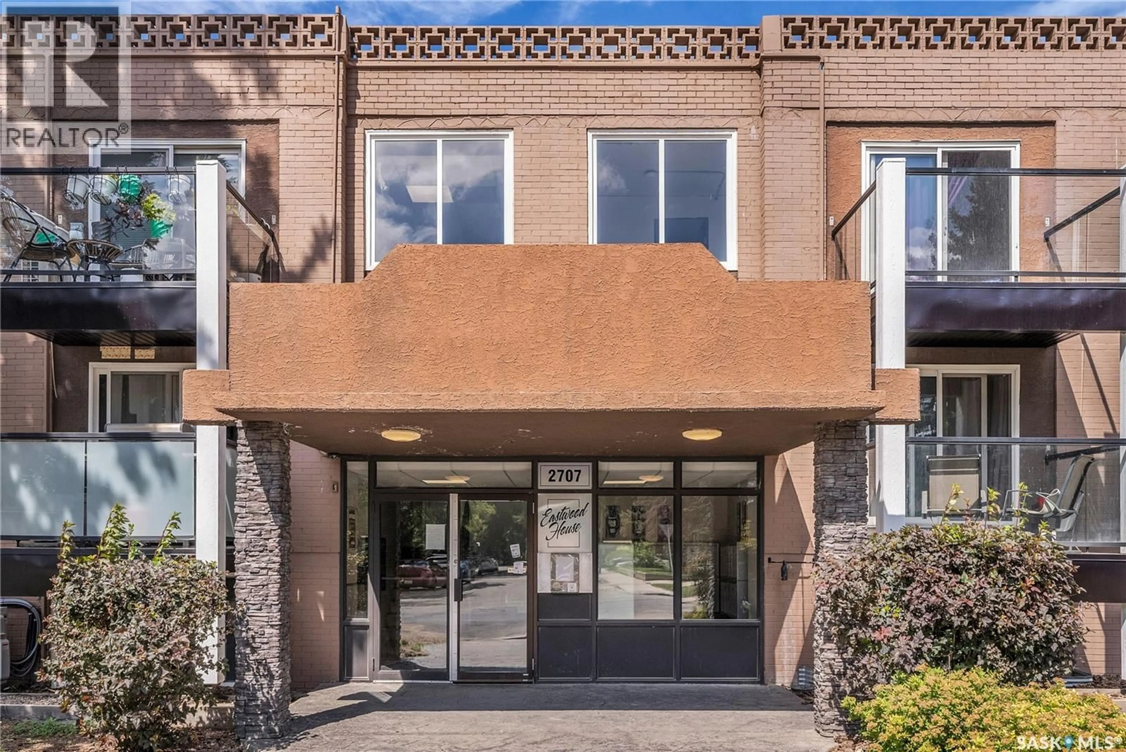 Indoor foyer for 1 - 2707 7TH STREET, Saskatoon Saskatchewan S7H1A7