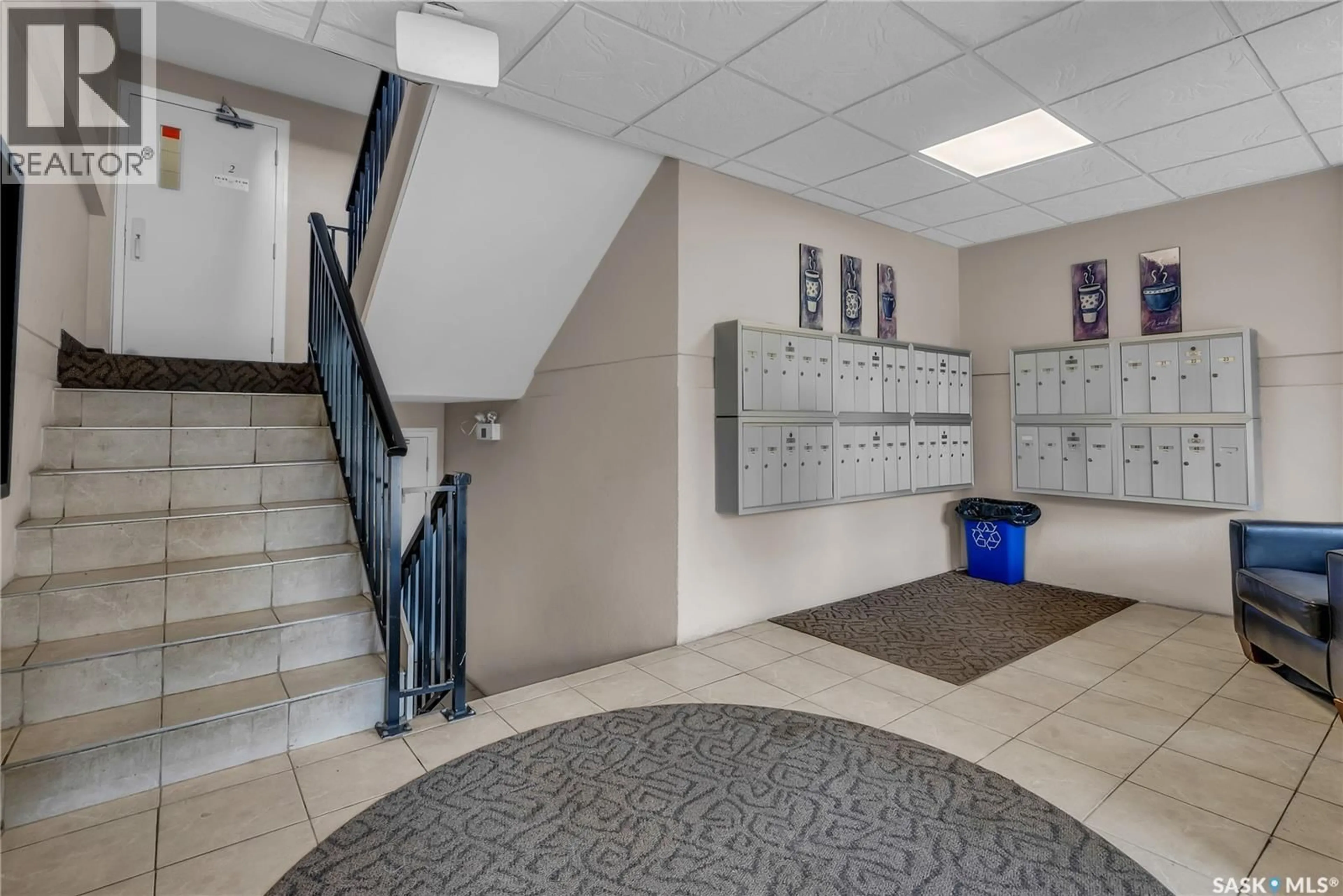Indoor foyer for 1 - 2707 7TH STREET, Saskatoon Saskatchewan S7H1A7