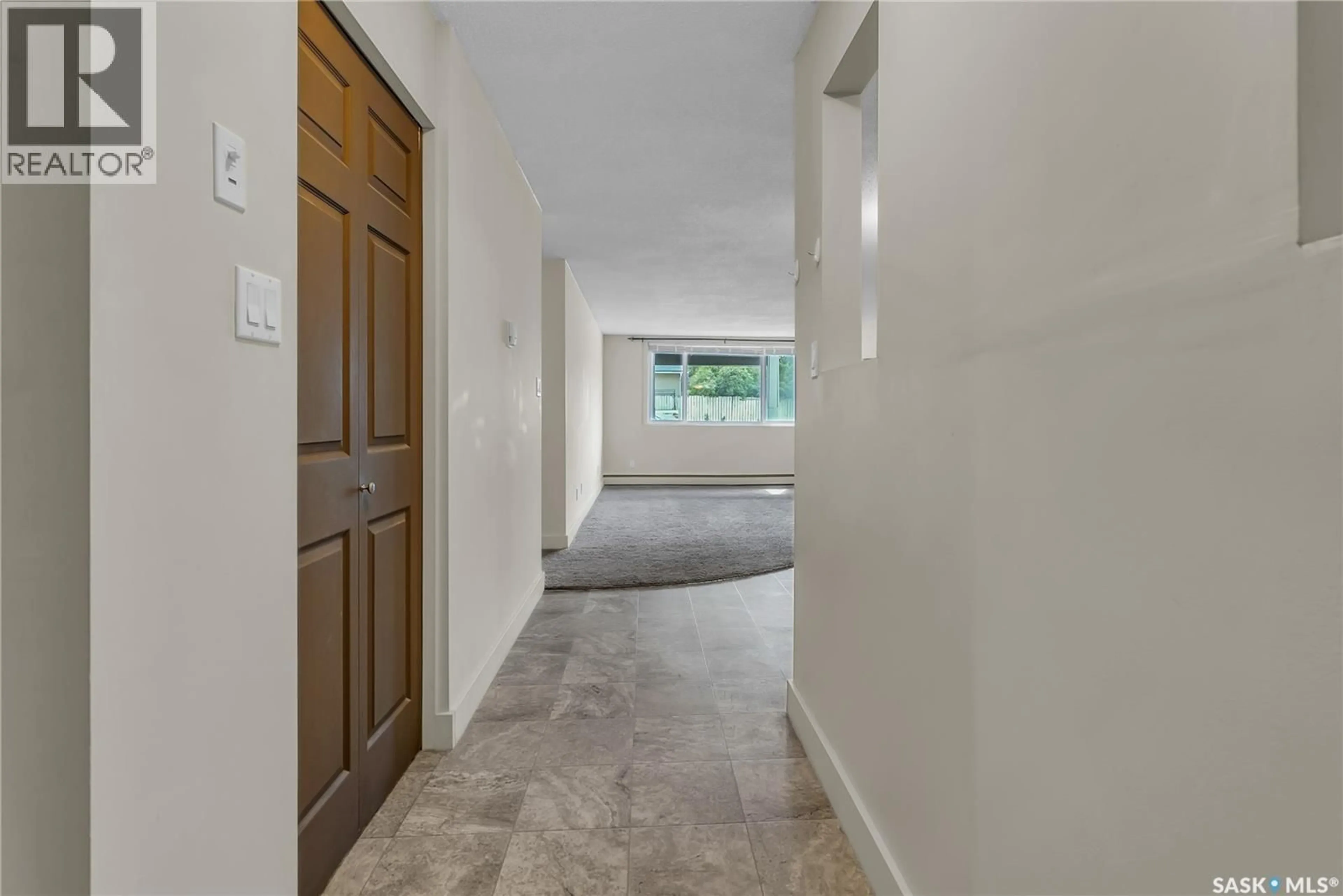 Indoor entryway for 1 - 2707 7TH STREET, Saskatoon Saskatchewan S7H1A7