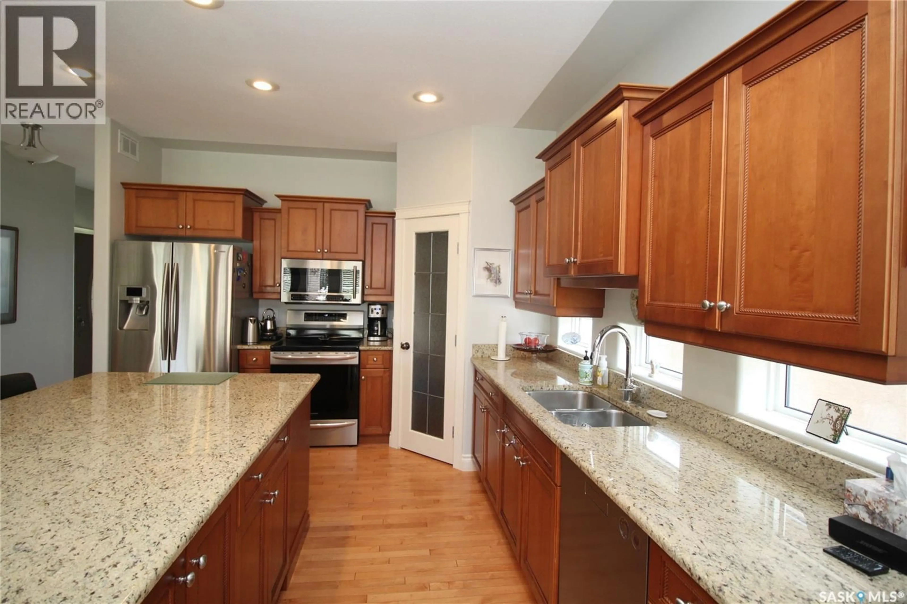 Open concept kitchen, unknown for 427 BROOKMORE CRESCENT, Saskatoon Saskatchewan S7V1C2