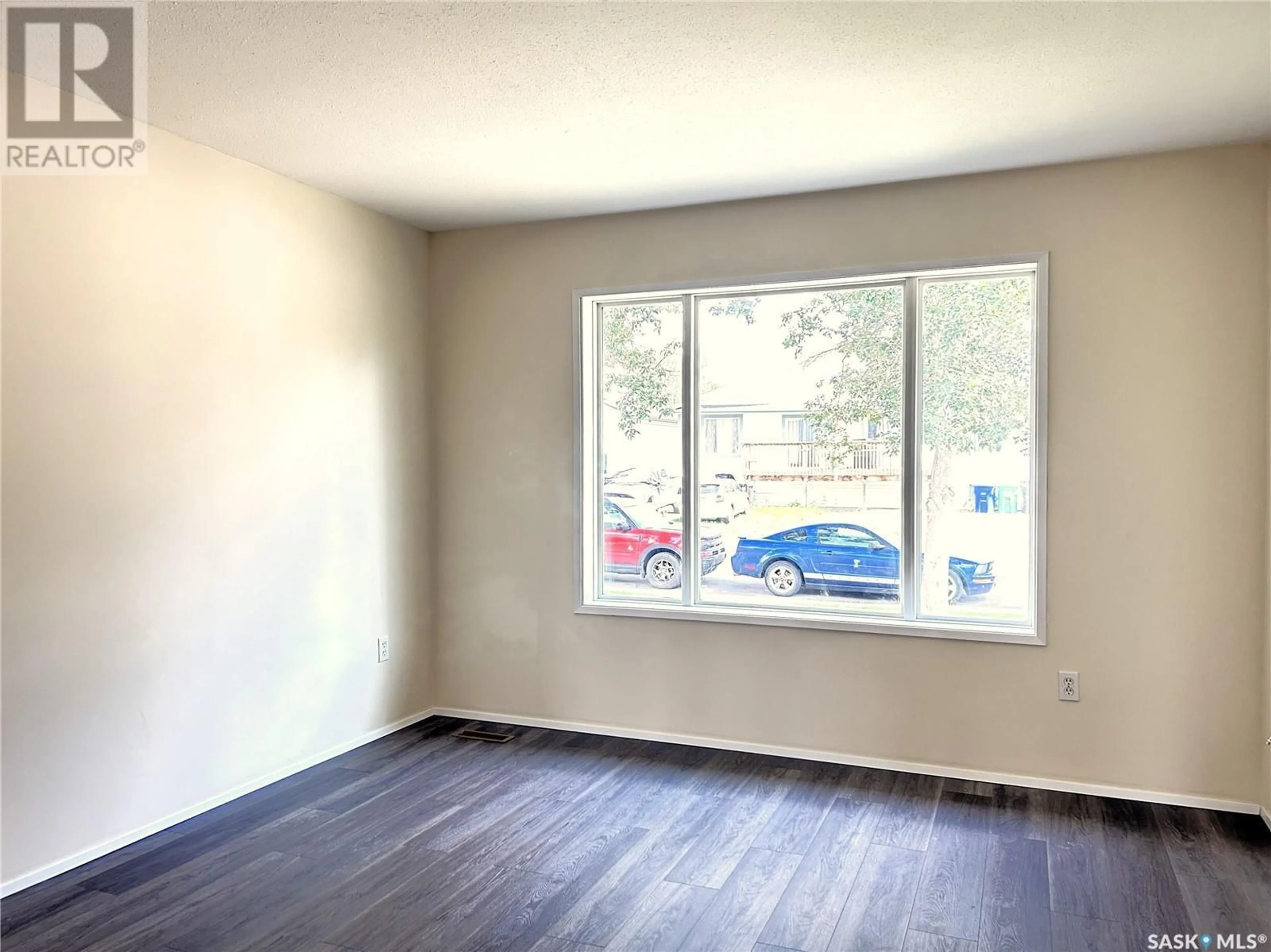 A pic of a room for 242 LOCHRIE CRESCENT, Saskatoon Saskatchewan S7M5E4