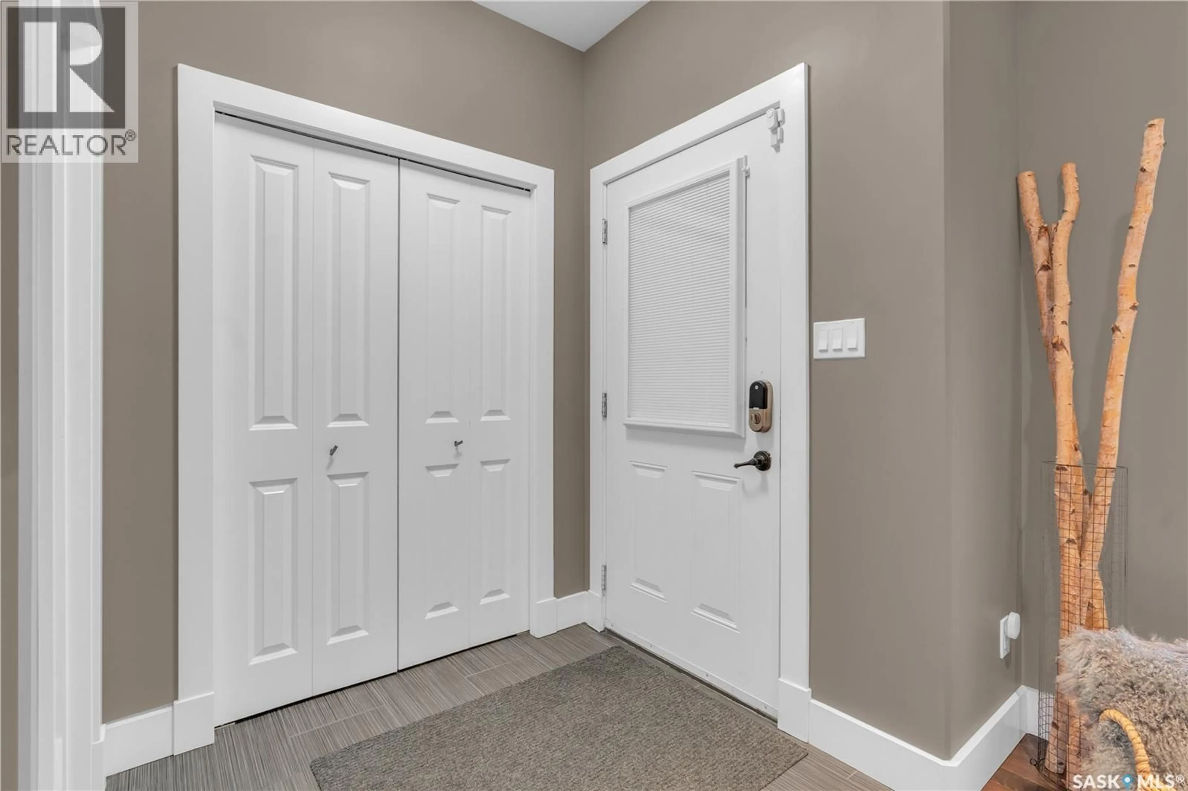 Indoor entryway for 112A 109TH STREET, Saskatoon Saskatchewan S7N2Z2
