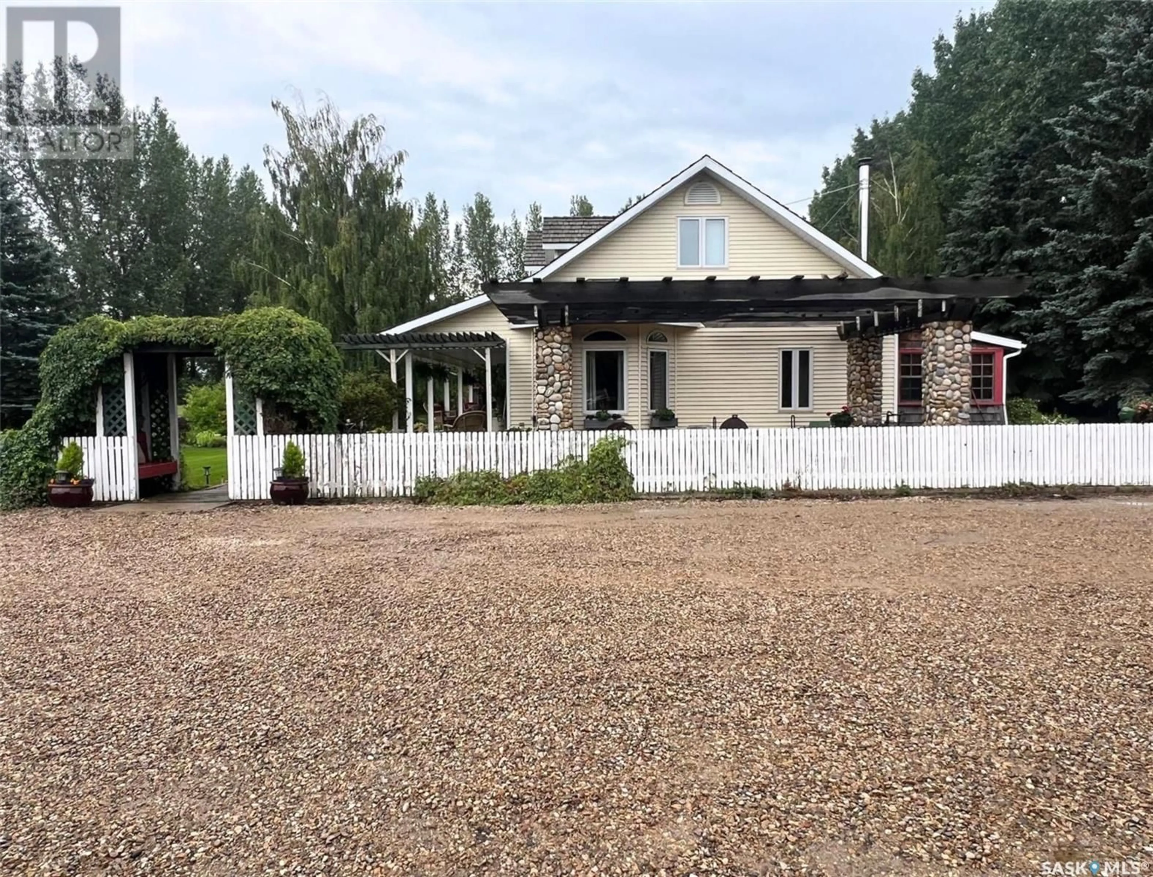 A pic from outside/outdoor area/front of a property/back of a property/a pic from drone, building for GREEN ACRES, Swift Current Rm No. 137 Saskatchewan S9H3X4