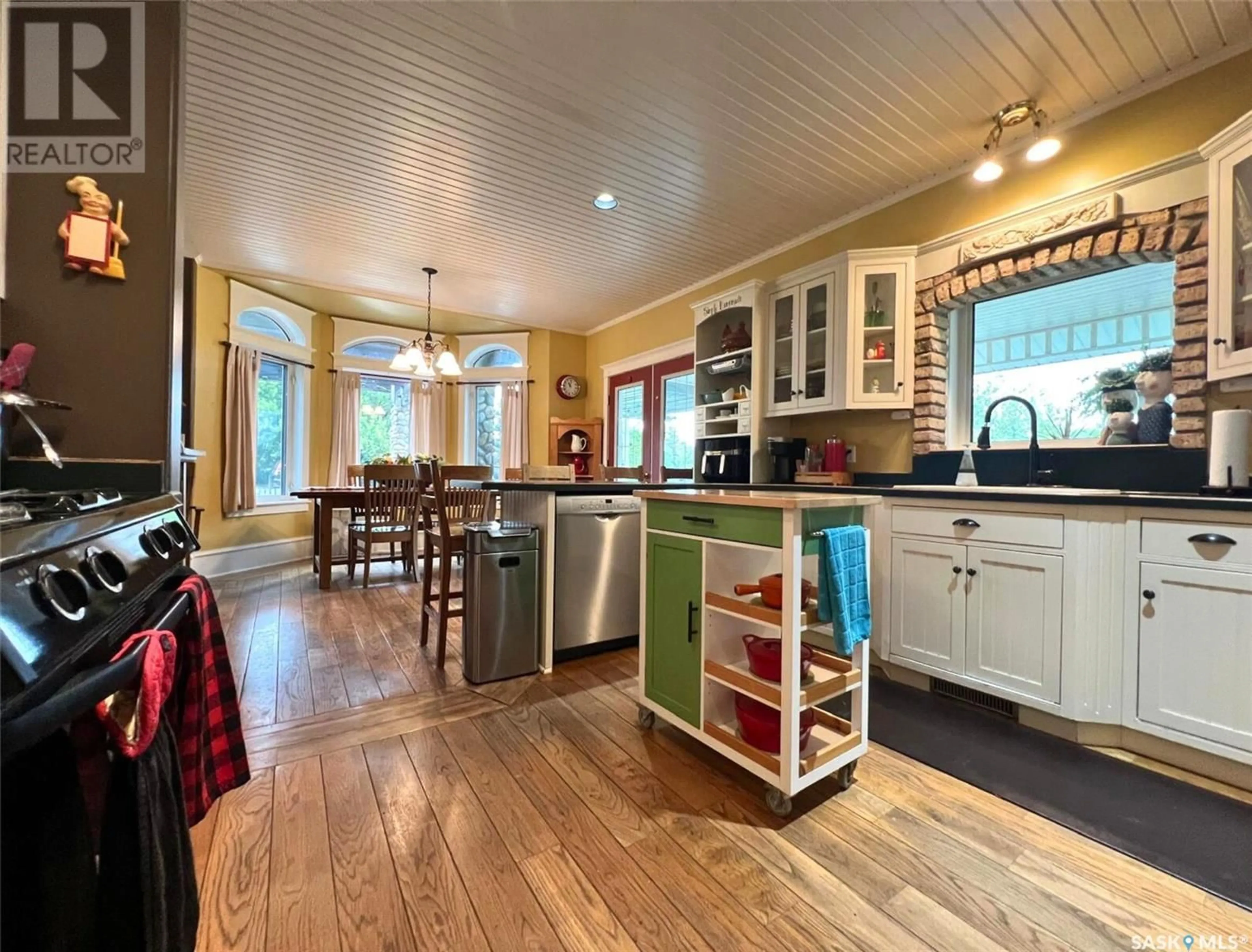 Open concept kitchen, unknown for GREEN ACRES, Swift Current Rm No. 137 Saskatchewan S9H3X4