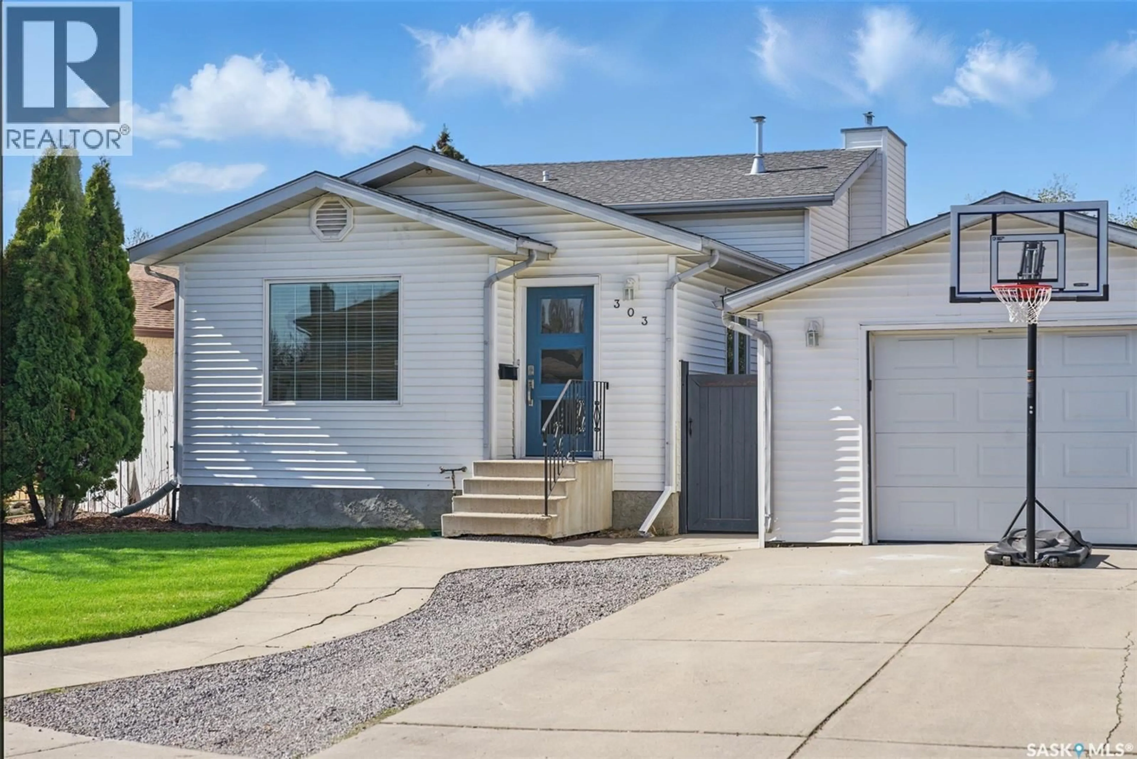 Home with vinyl exterior material, street for 303 NIXON CRESCENT, Saskatoon Saskatchewan S7L7G1