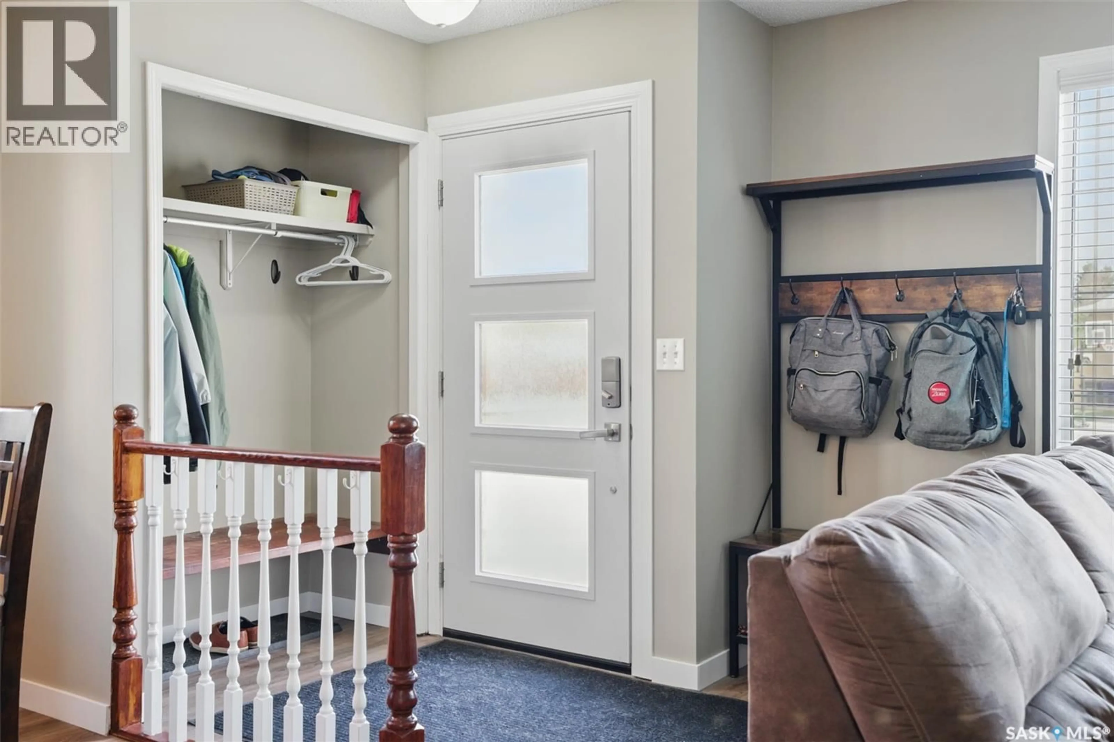 Indoor entryway for 303 NIXON CRESCENT, Saskatoon Saskatchewan S7L7G1