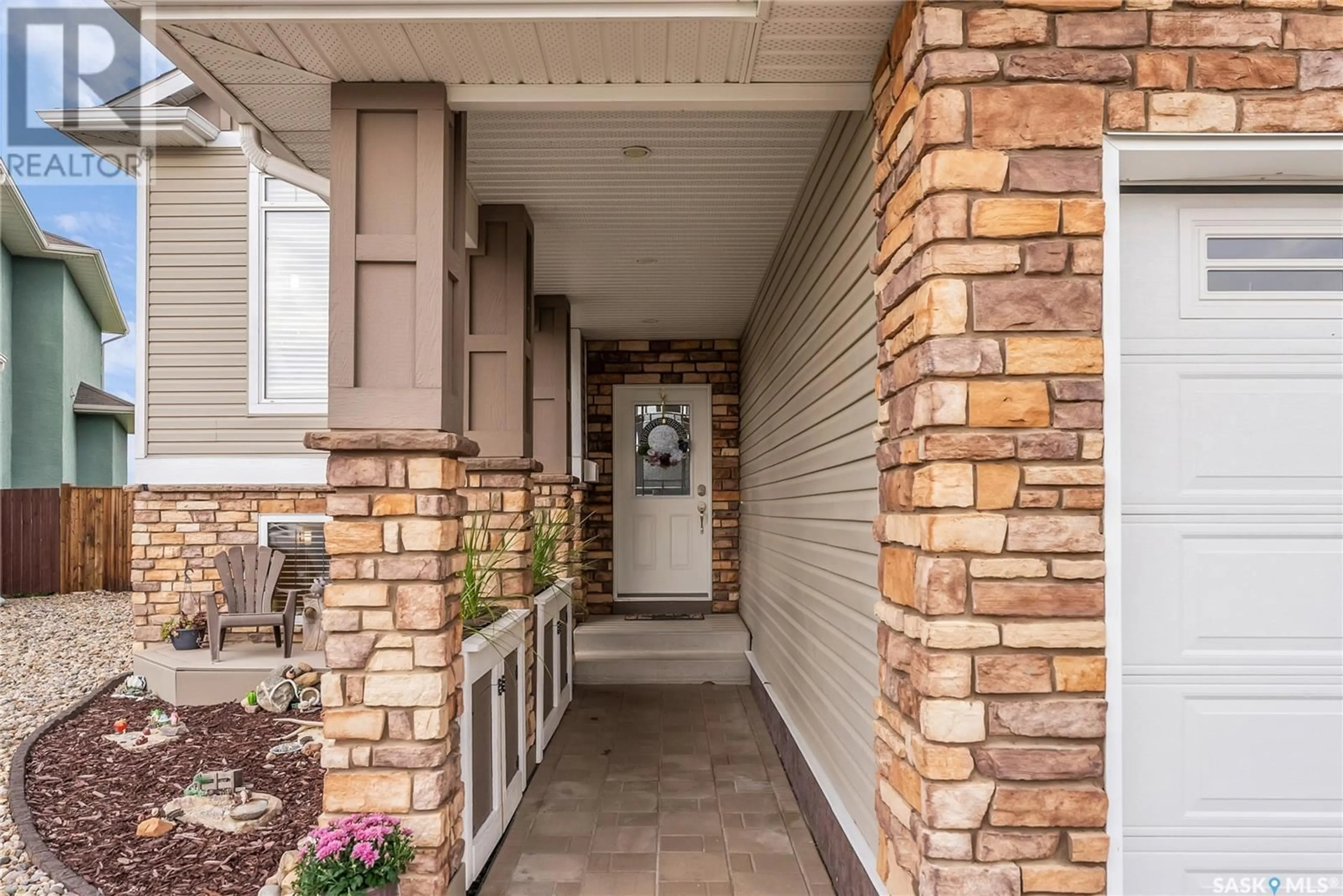 Indoor entryway for 128 KINSMEN CRESCENT, Martensville Saskatchewan S0K0A2