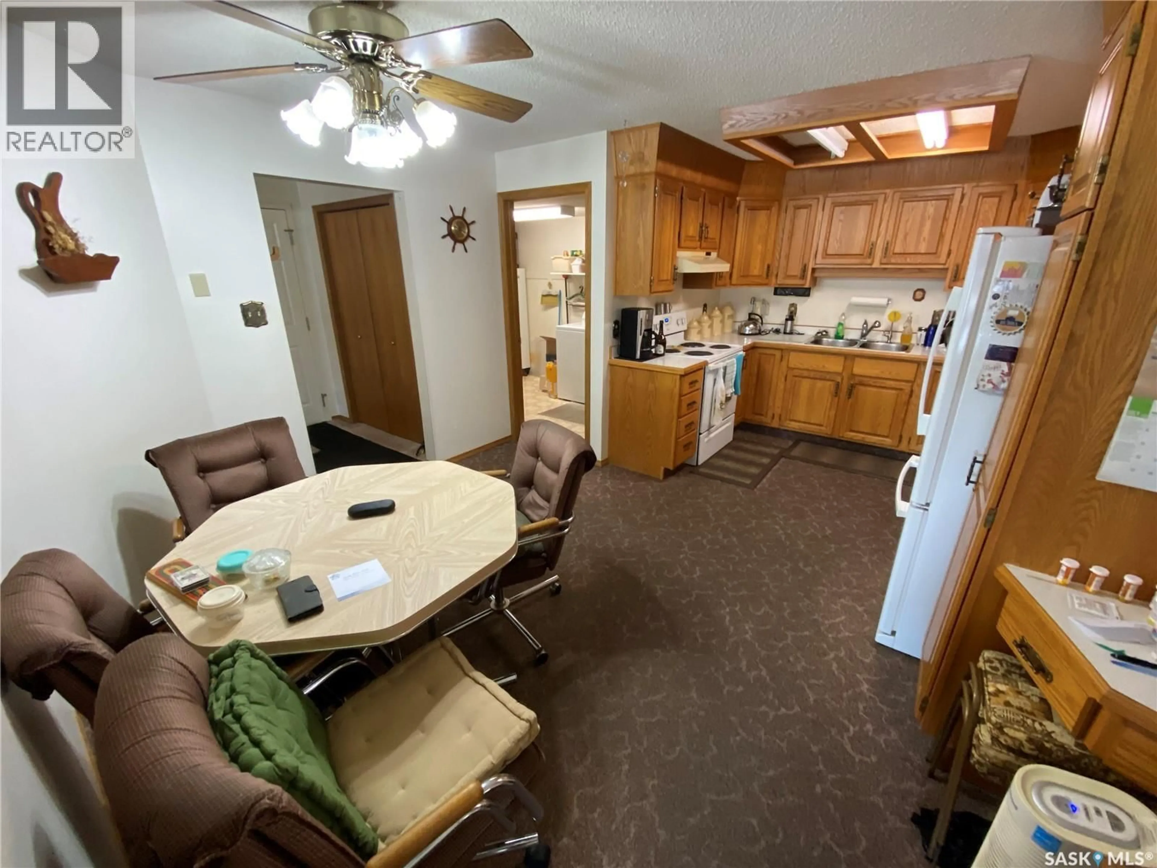 Standard kitchen, unknown for 102 27 ERICHSEN PLACE, Yorkton Saskatchewan S3N3Z6