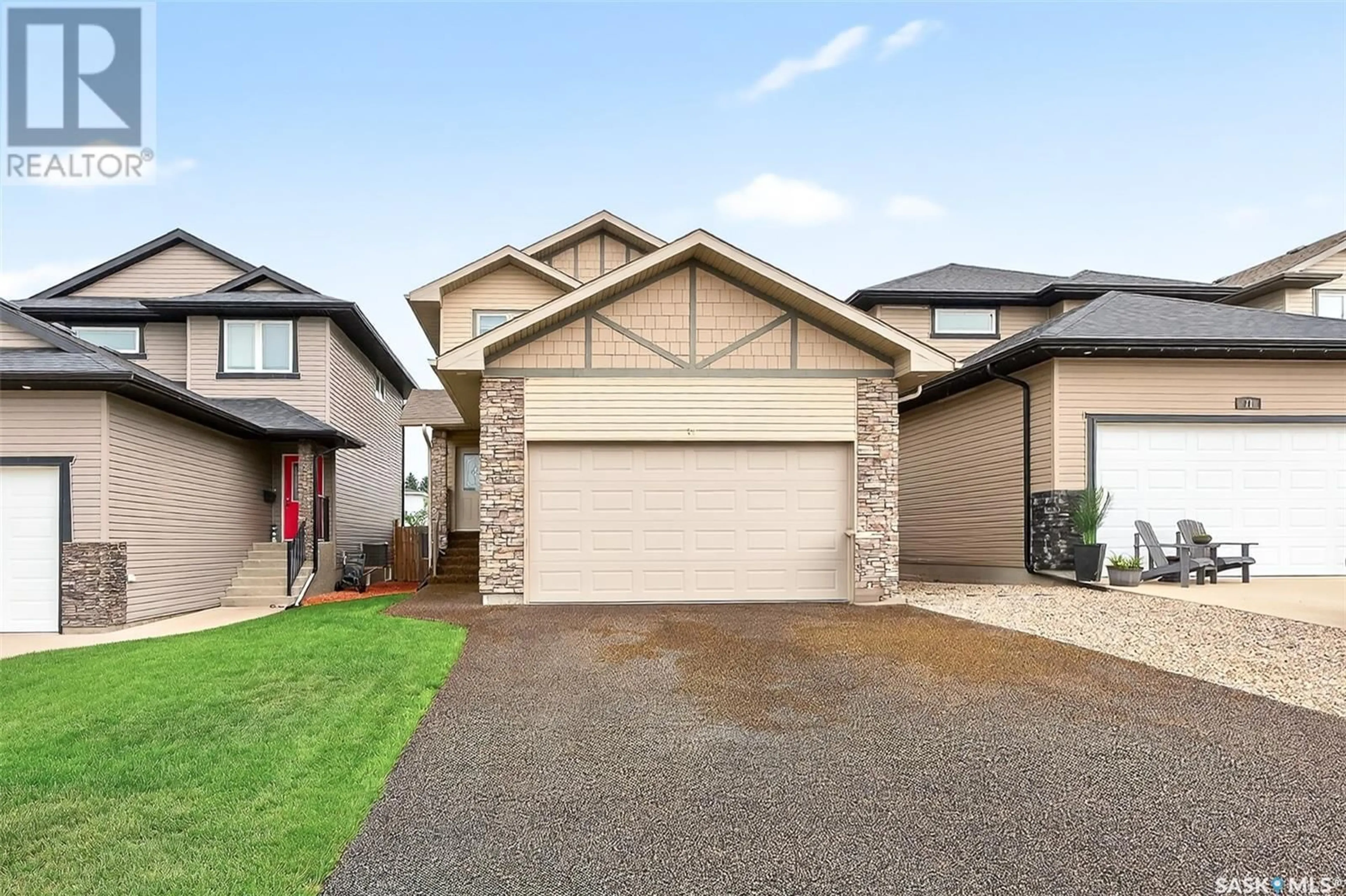 Home with vinyl exterior material, street for 19 EVERTON CRESCENT, Moose Jaw Saskatchewan S6K0A1