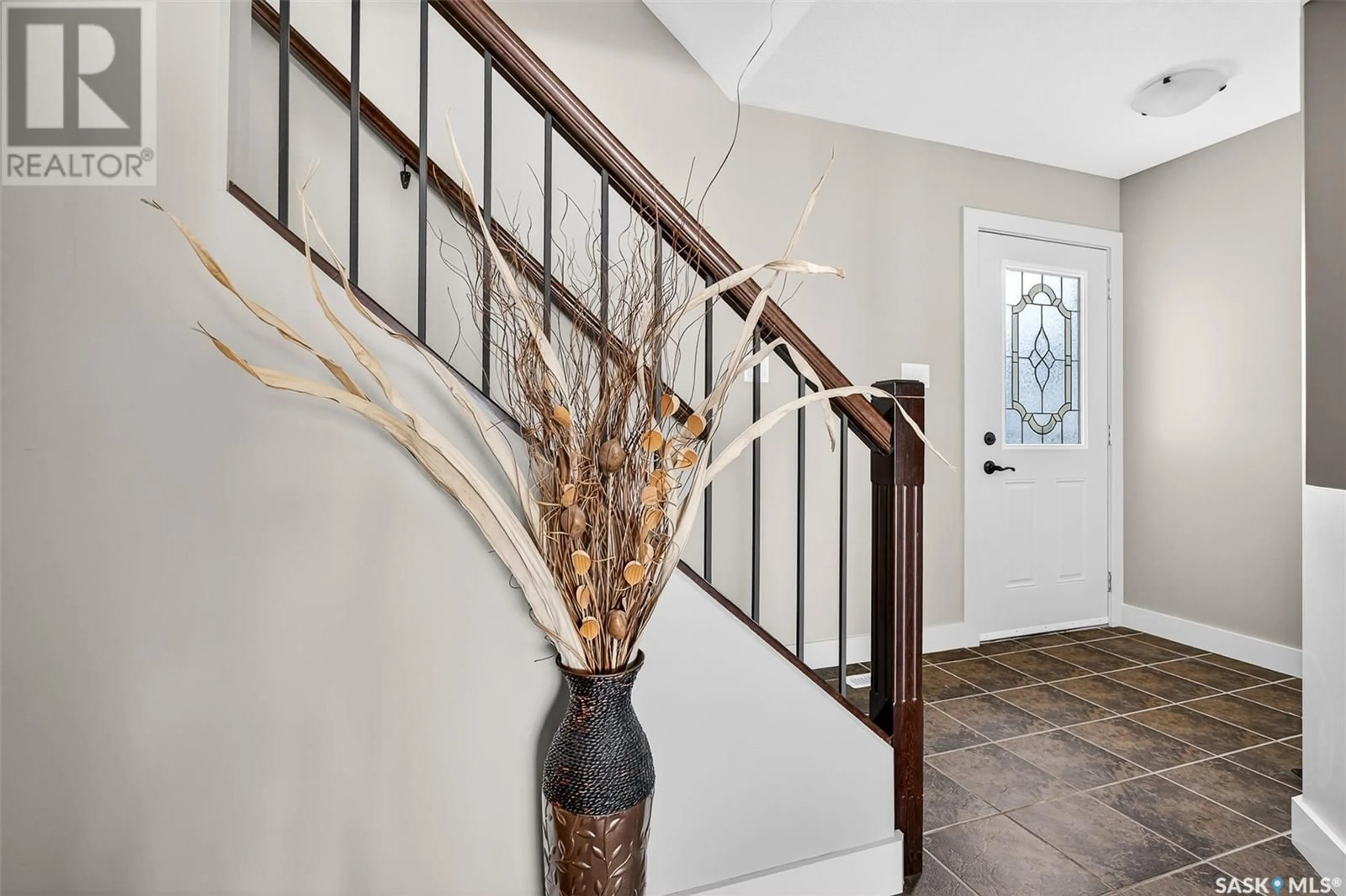 Indoor entryway for 19 EVERTON CRESCENT, Moose Jaw Saskatchewan S6K0A1