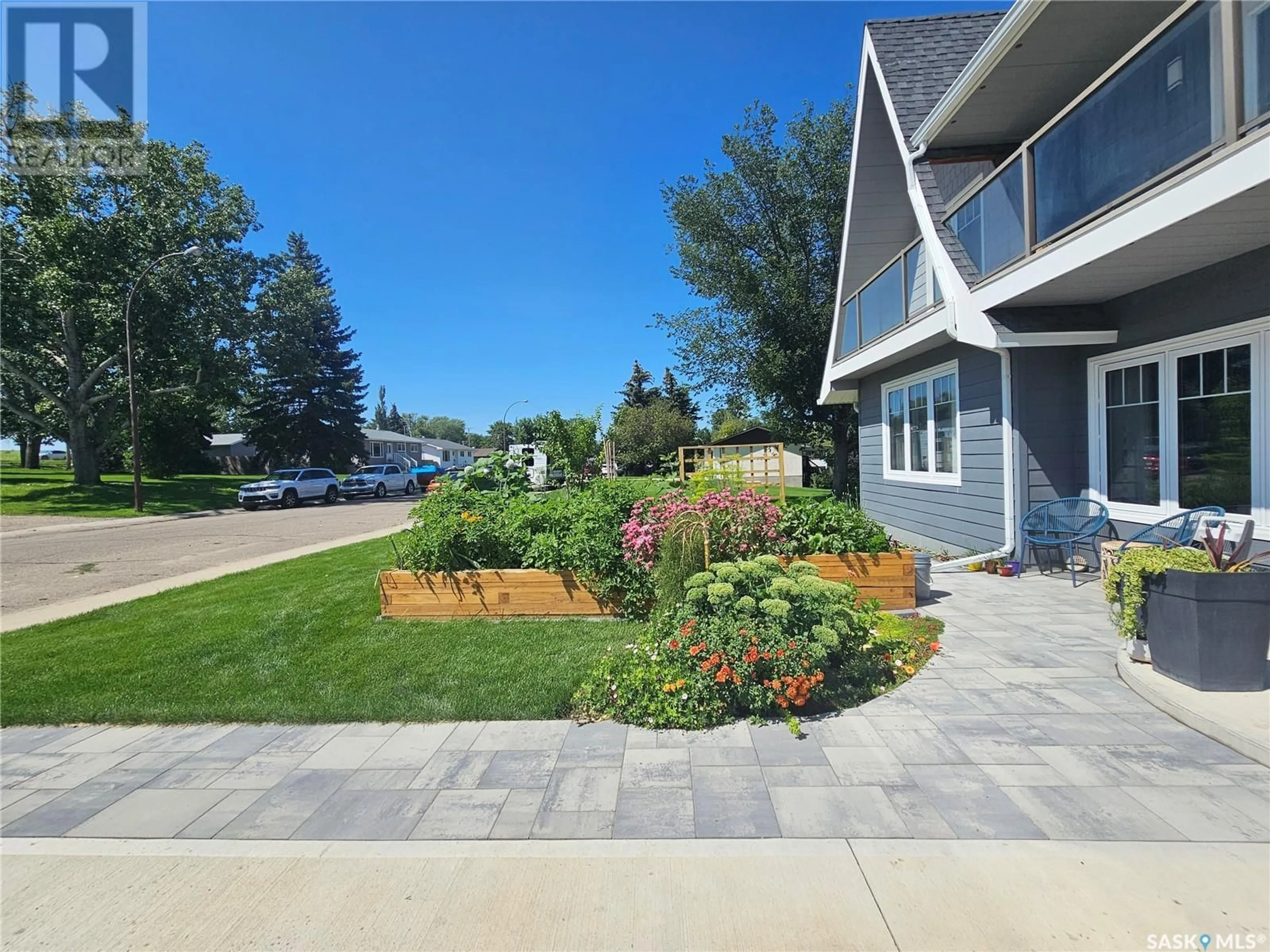 Patio, street for 147 BURKE CRESCENT, Swift Current Saskatchewan S9H4E4
