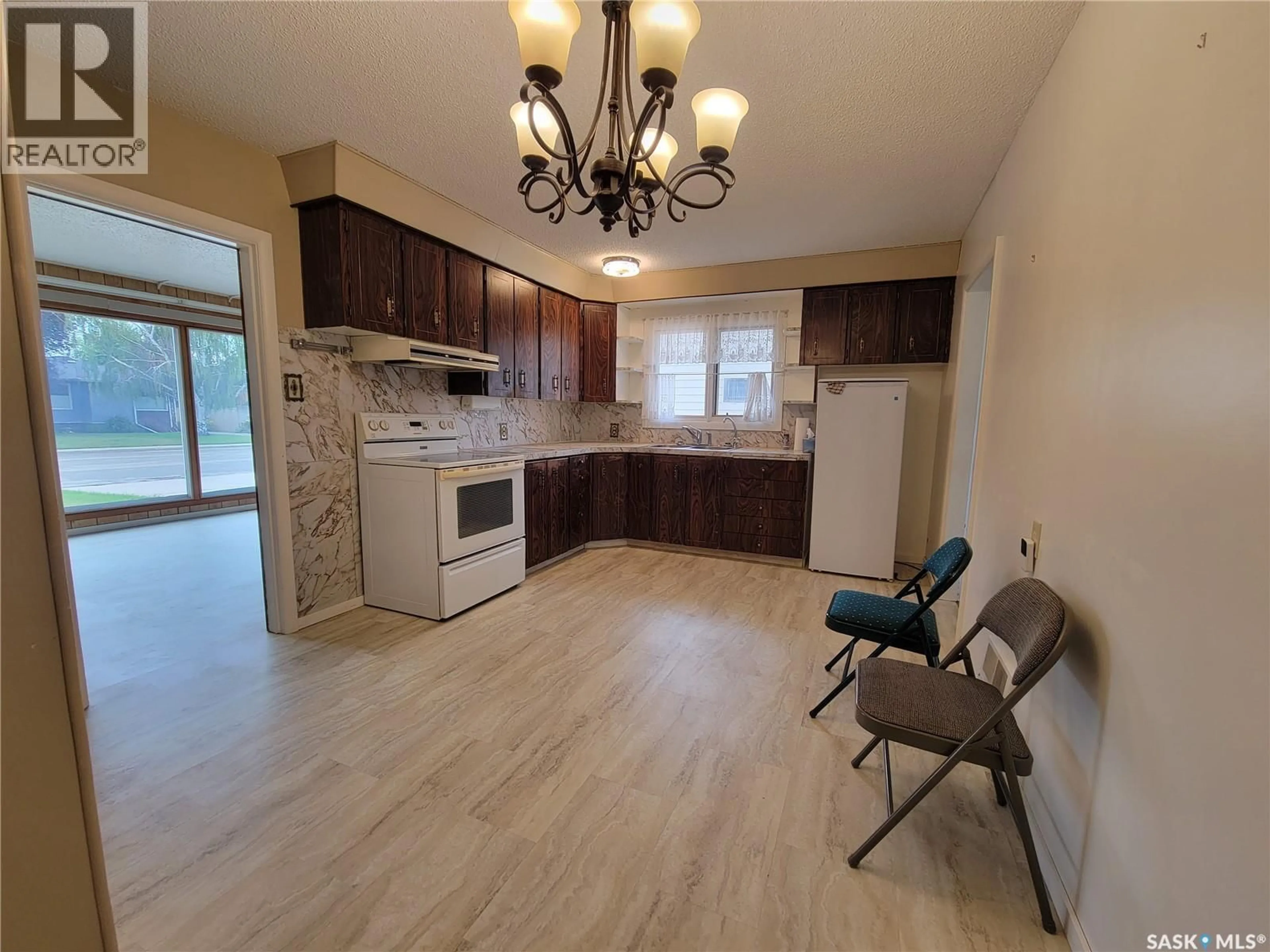 Open concept kitchen, unknown for 340 3RD AVENUE, Unity Saskatchewan S0K4L0