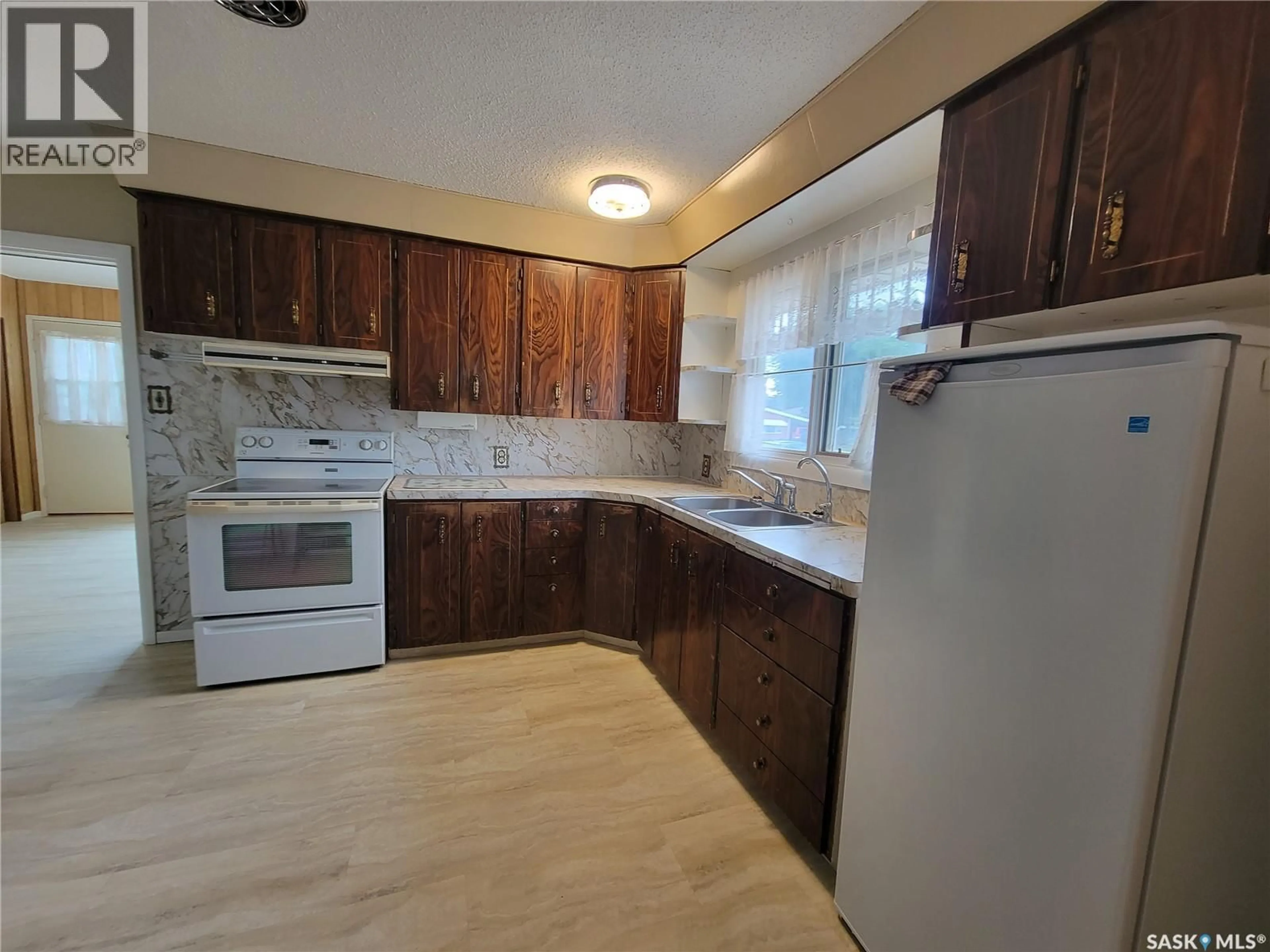 Standard kitchen, unknown for 340 3RD AVENUE, Unity Saskatchewan S0K4L0