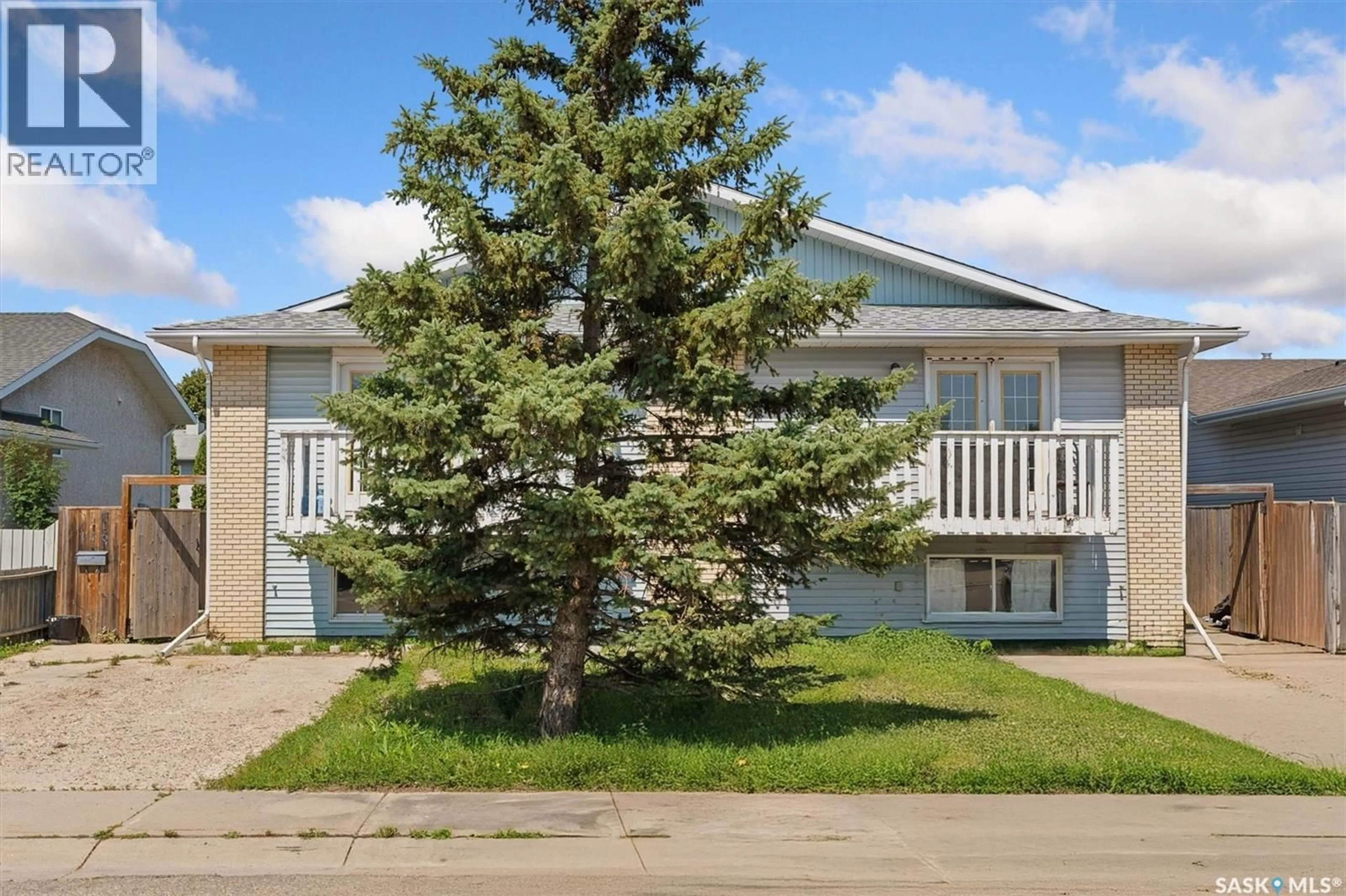 Patio, unknown for 114 - 116 HALL CRESCENT, Saskatoon Saskatchewan S7L7G6