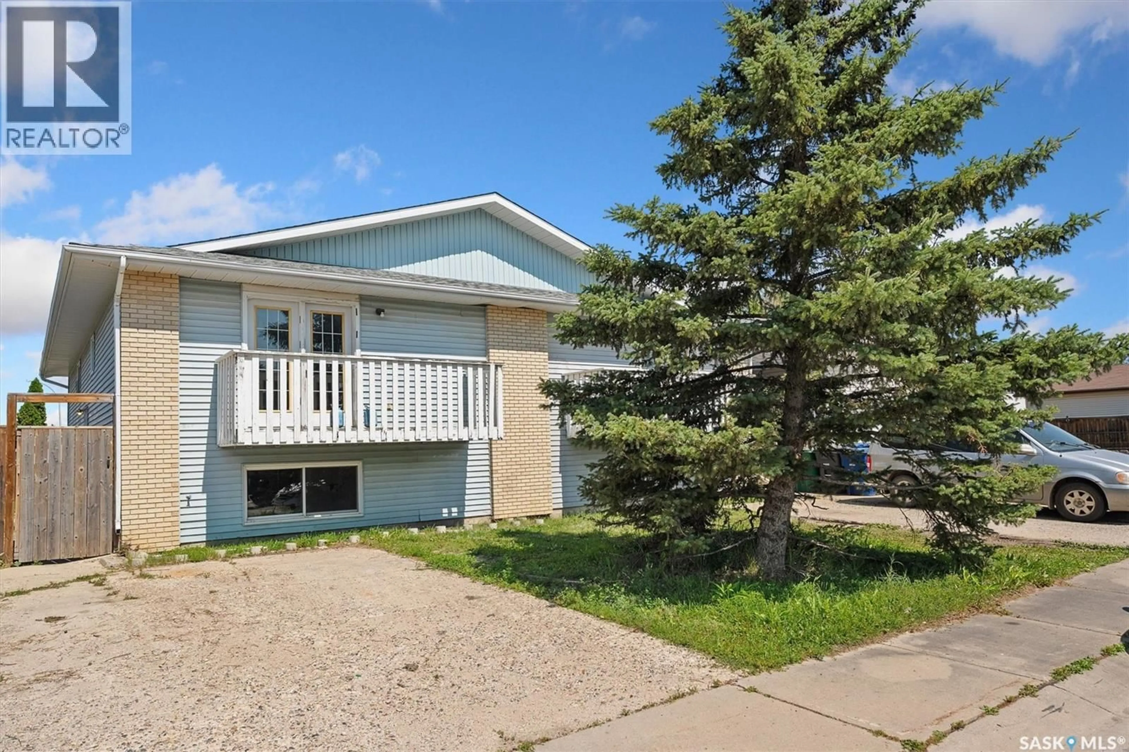 Home with vinyl exterior material, street for 114 - 116 HALL CRESCENT, Saskatoon Saskatchewan S7L7G6