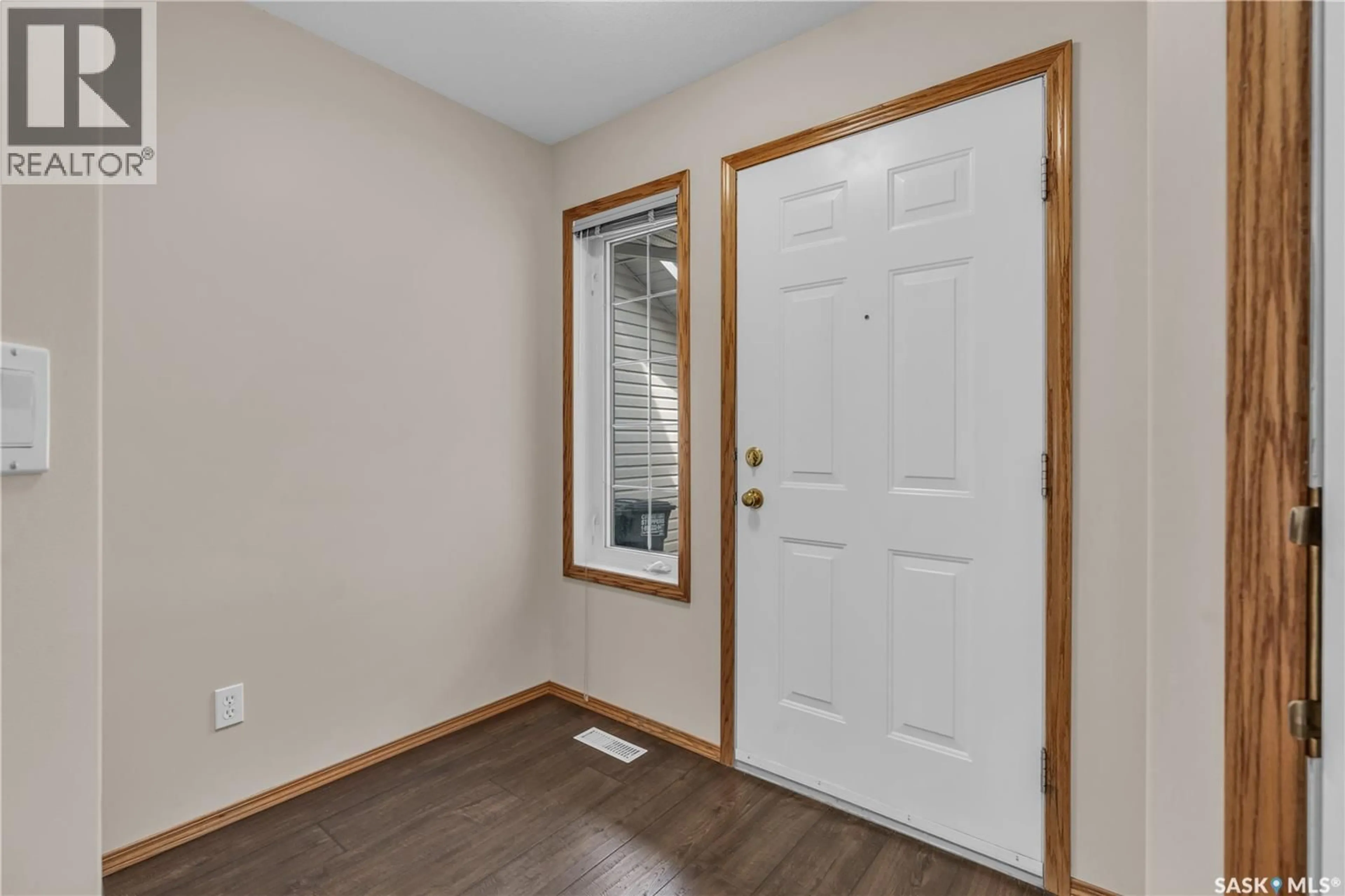 Indoor entryway for 30 - 410 KEEVIL CRESCENT, Saskatoon Saskatchewan S7N4R6