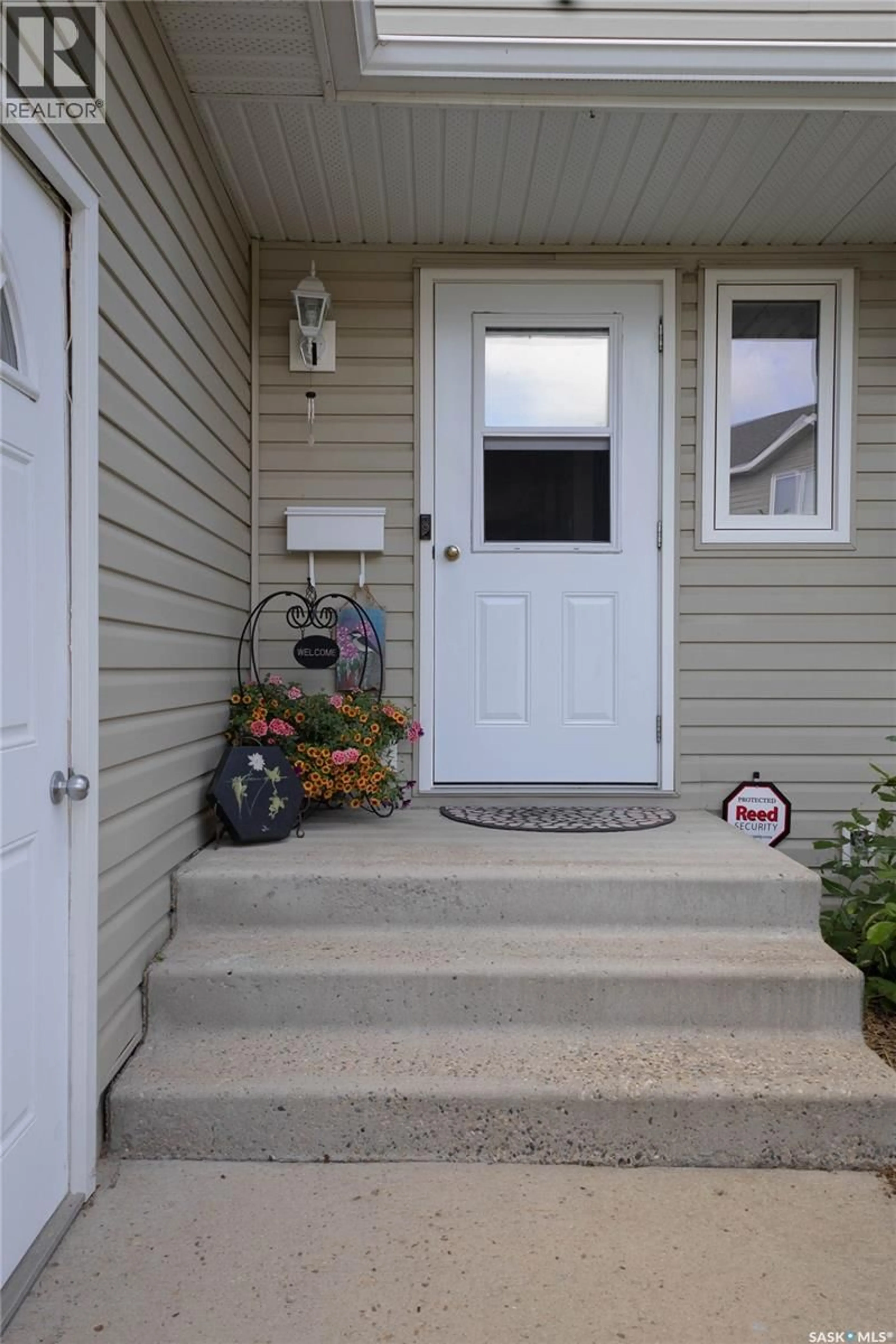 Unknown for 202 715 HART ROAD, Saskatoon Saskatchewan S7M3Y7