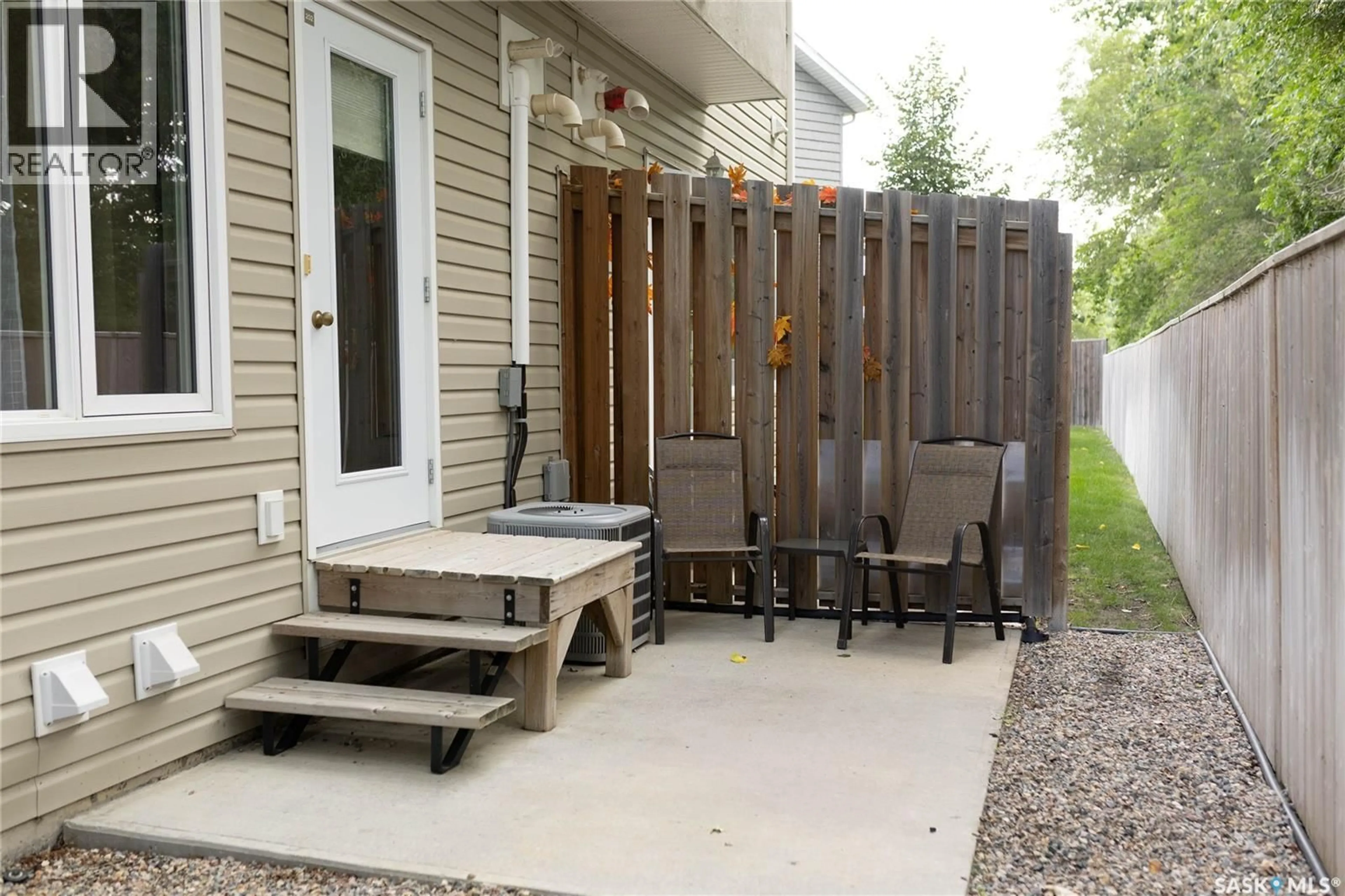 Patio, street for 202 715 HART ROAD, Saskatoon Saskatchewan S7M3Y7