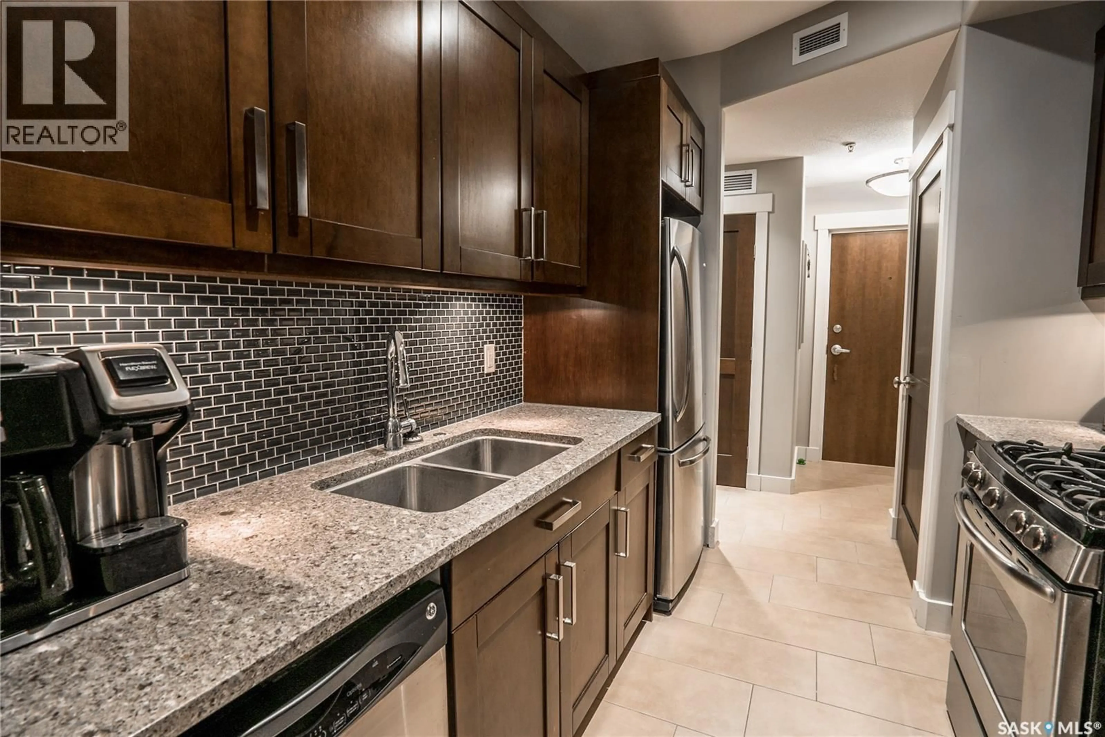 Standard kitchen, ceramic/tile floor for 209 - 1132 COLLEGE DRIVE, Saskatoon Saskatchewan S7N0W2