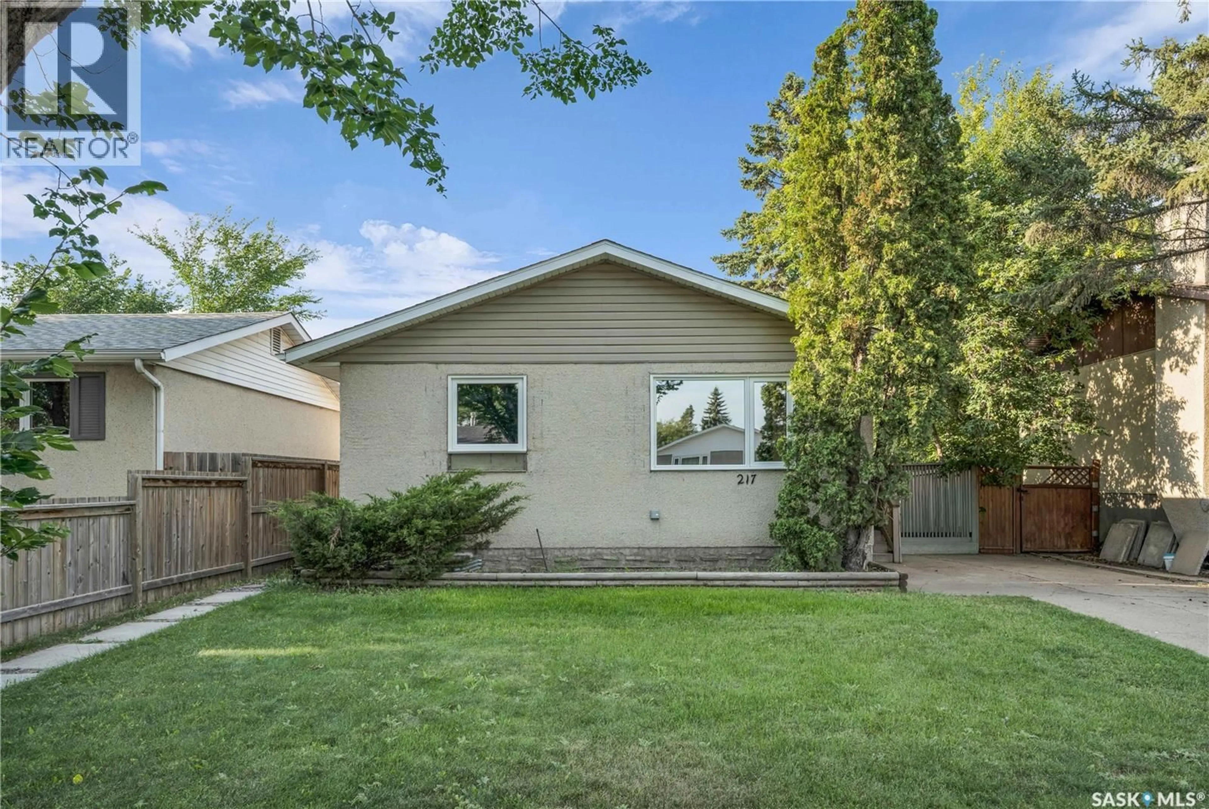Home with vinyl exterior material, street for 217 WESTERN CRESCENT, Saskatoon Saskatchewan S7H4J5