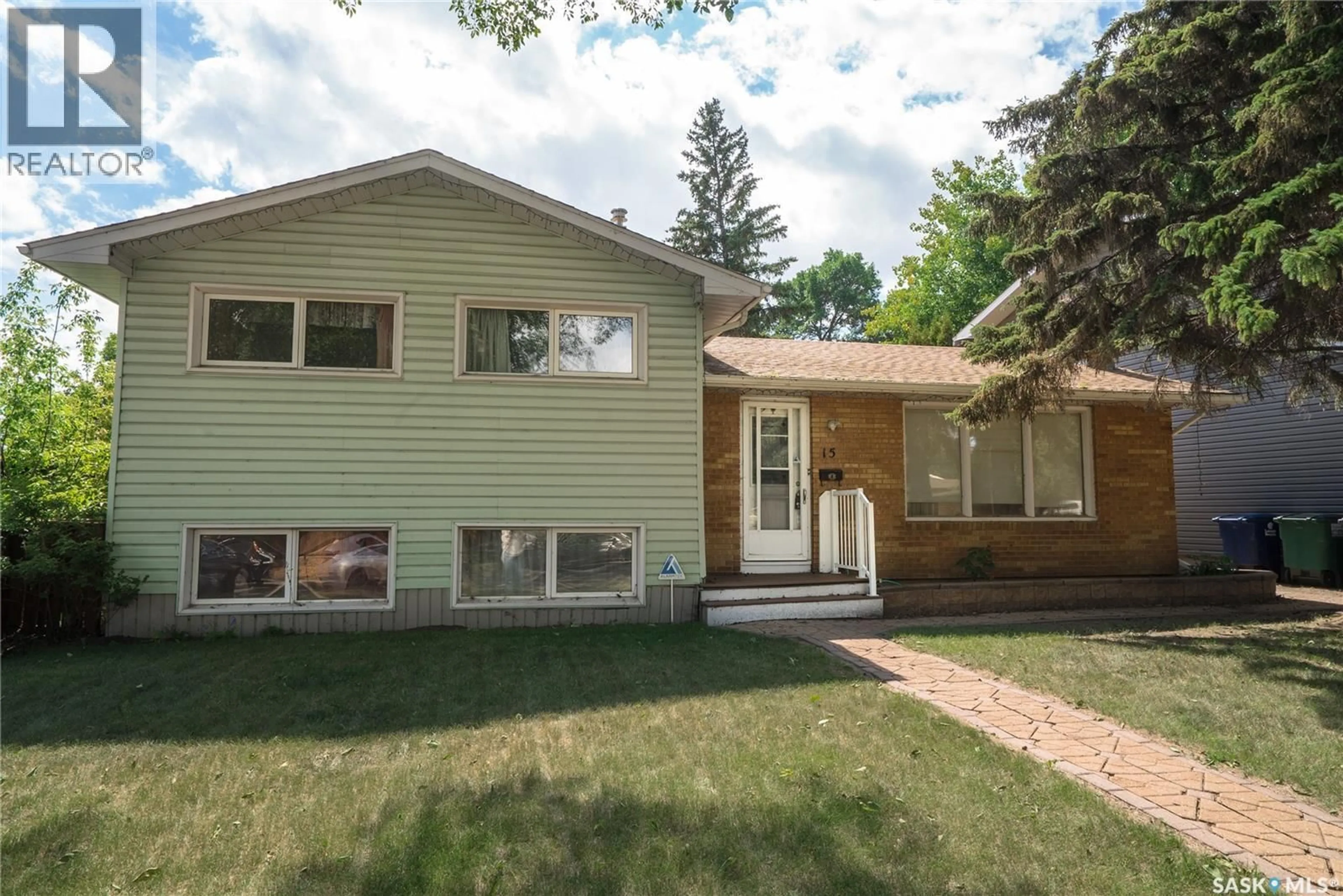 Home with vinyl exterior material, street for 15 RICHMOND STREET, Saskatoon Saskatchewan S7K1A7