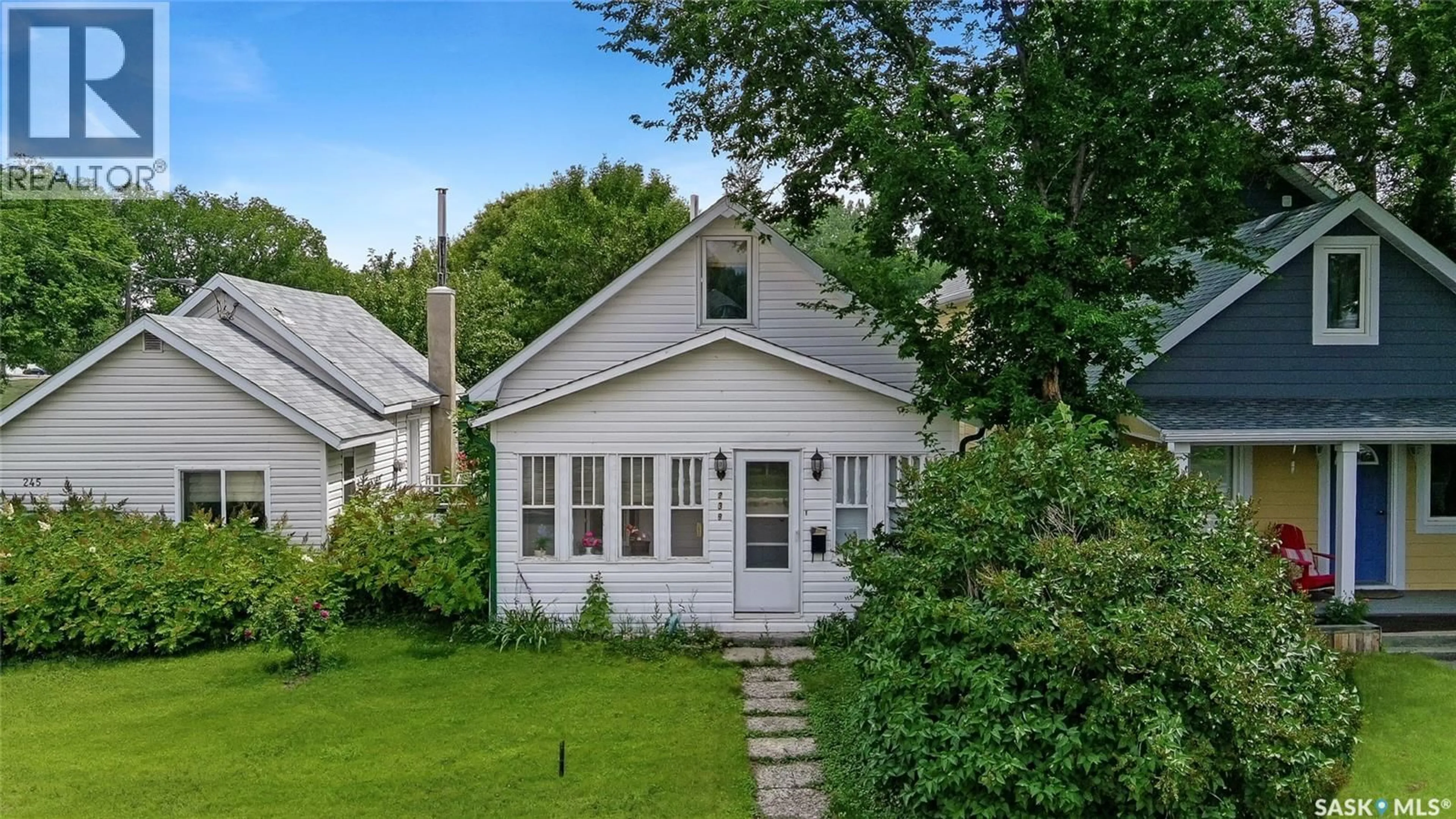 A pic from outside/outdoor area/front of a property/back of a property/a pic from drone, street for 239 8TH AVENUE, Swift Current Saskatchewan S9H2P5