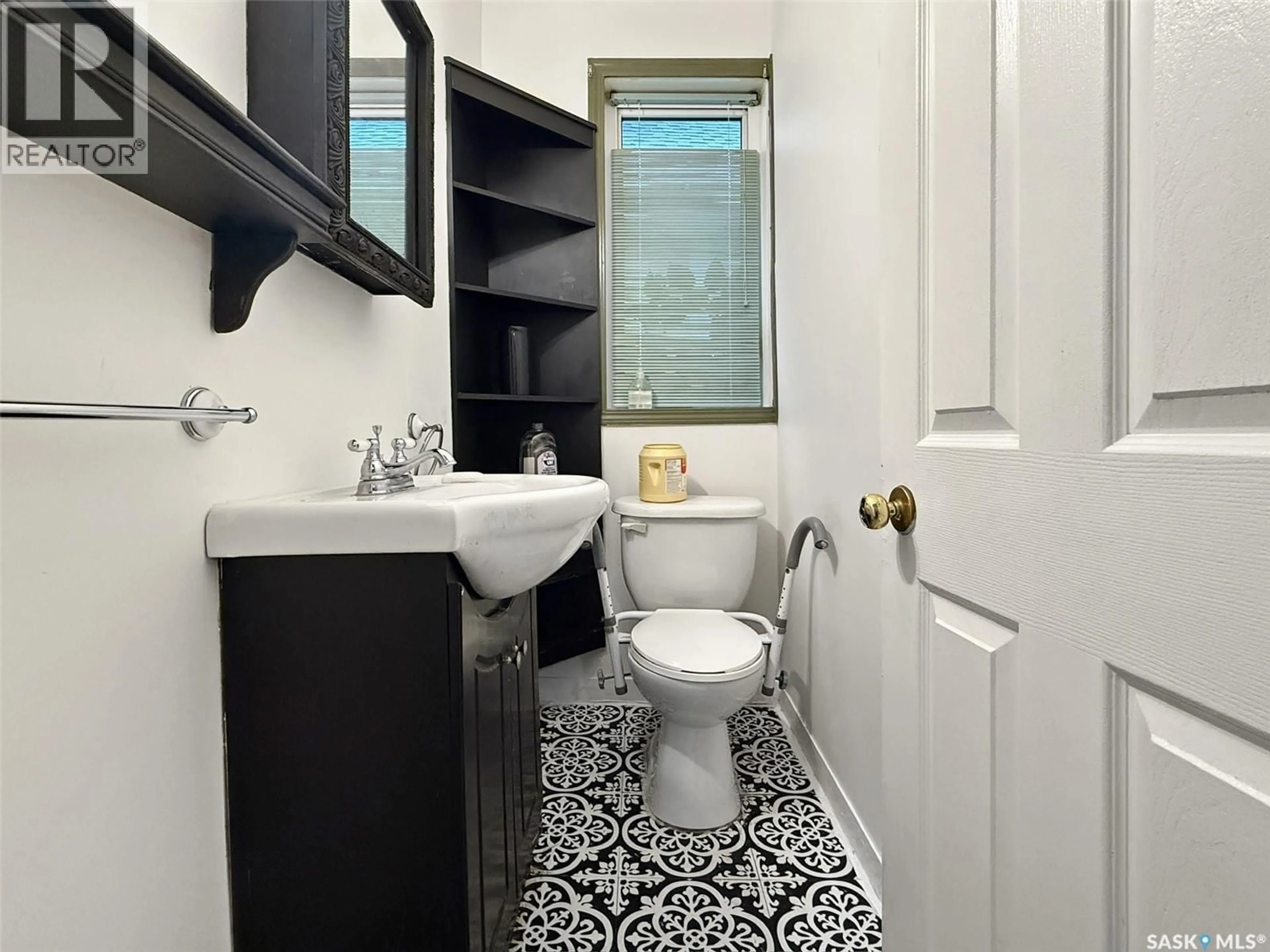 Standard bathroom, ceramic/tile floor for 239 8TH AVENUE, Swift Current Saskatchewan S9H2P5
