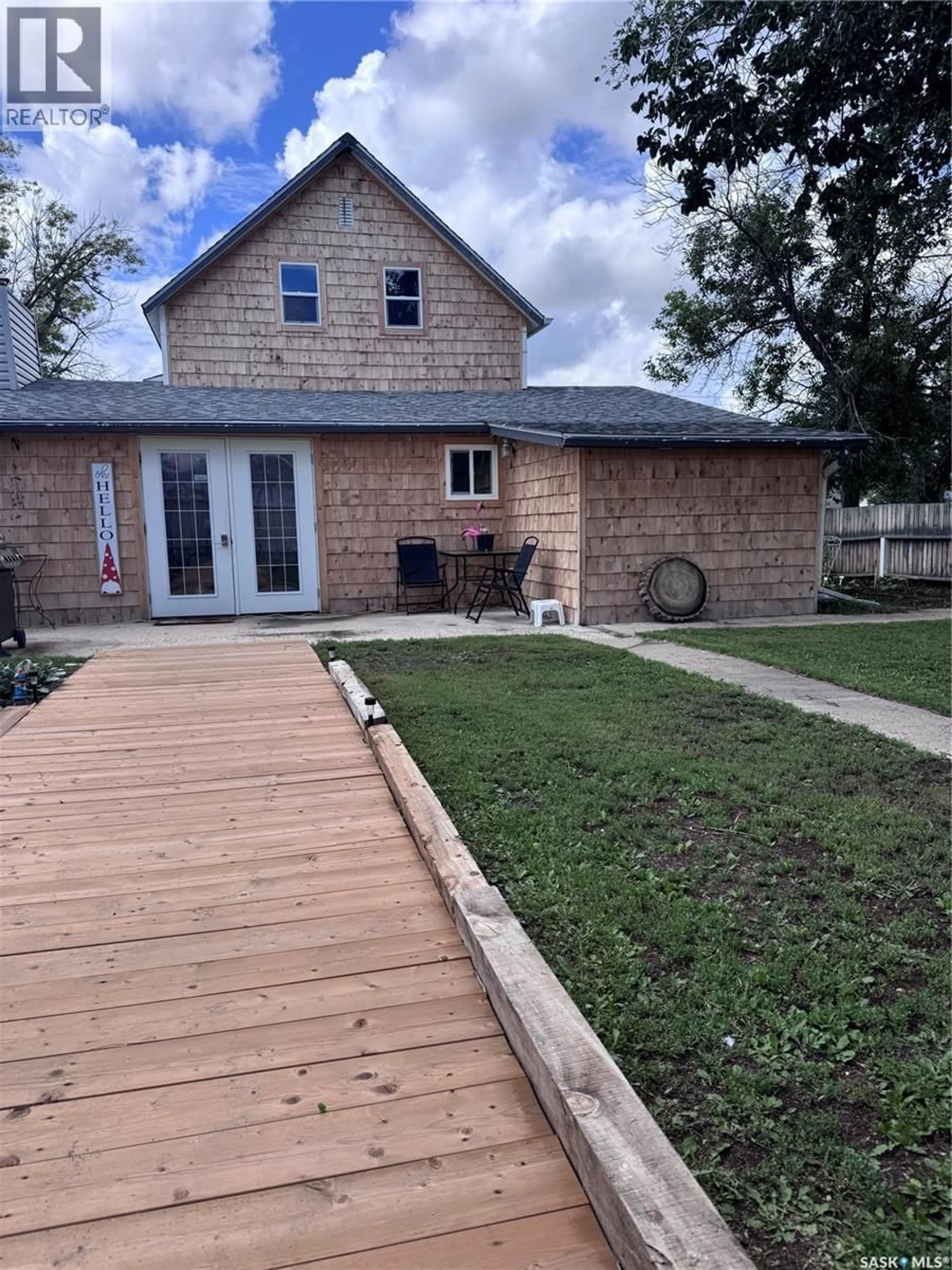 A pic from outside/outdoor area/front of a property/back of a property/a pic from drone, street for 135 6TH AVENUE, Swift Current Saskatchewan S9H0L7