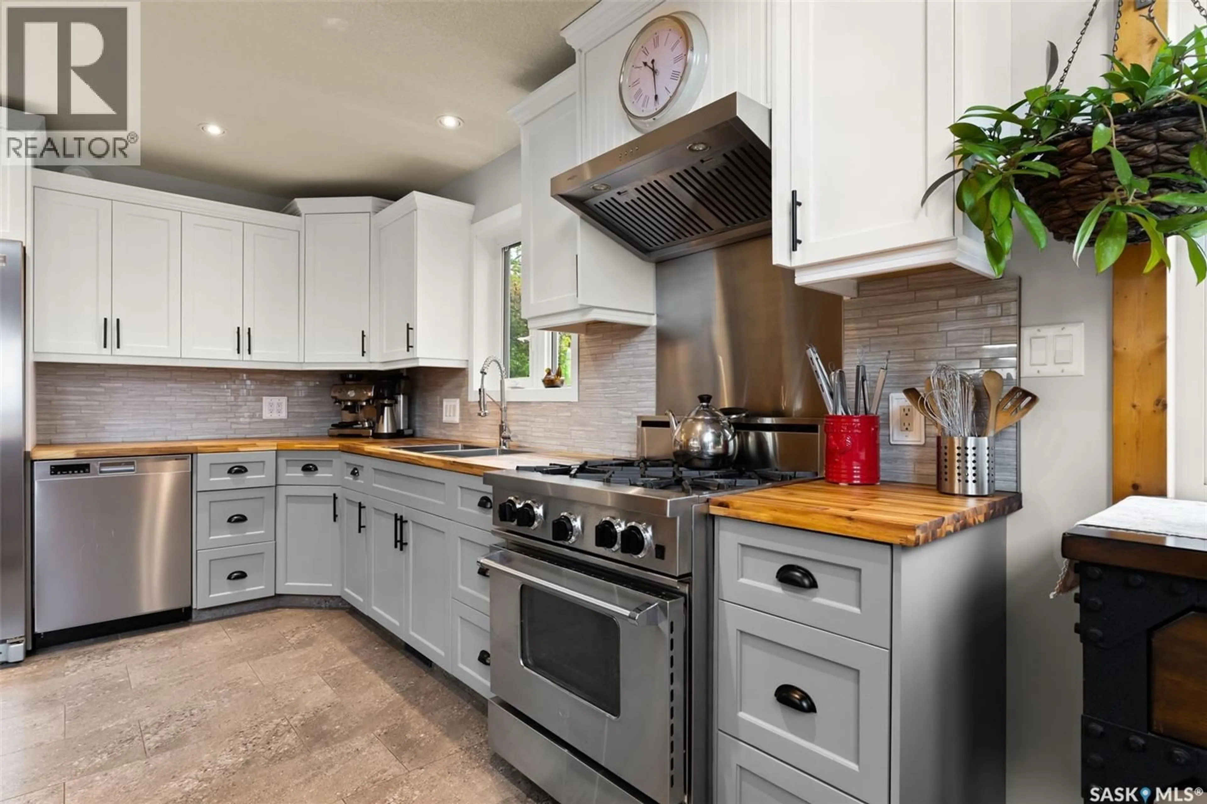 Open concept kitchen, ceramic/tile floor for 4 AARON DRIVE, Fort San Saskatchewan S0G1S0