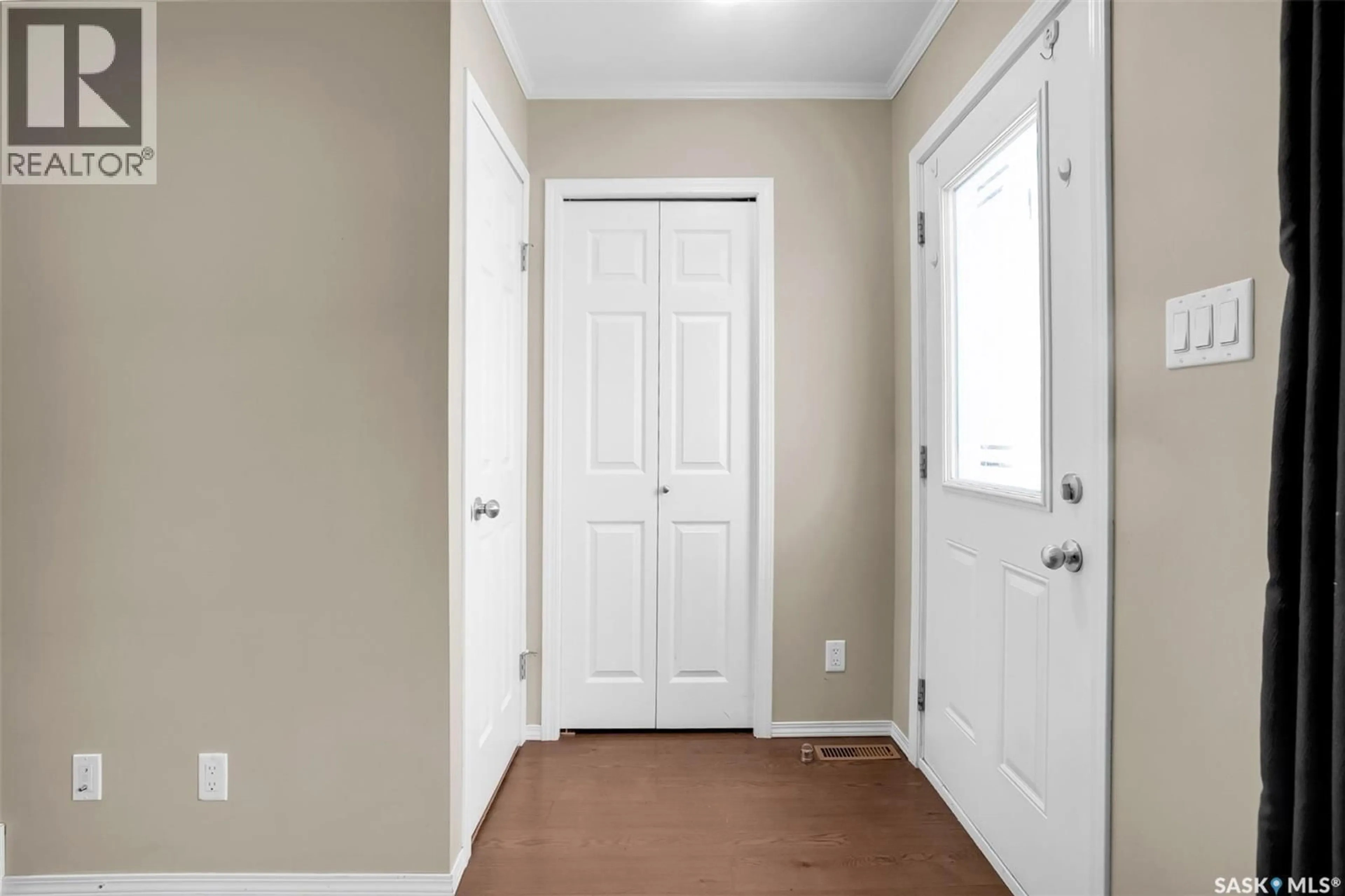 Indoor entryway for 207 275 PRINGLE LANE, Saskatoon Saskatchewan S7T0T5
