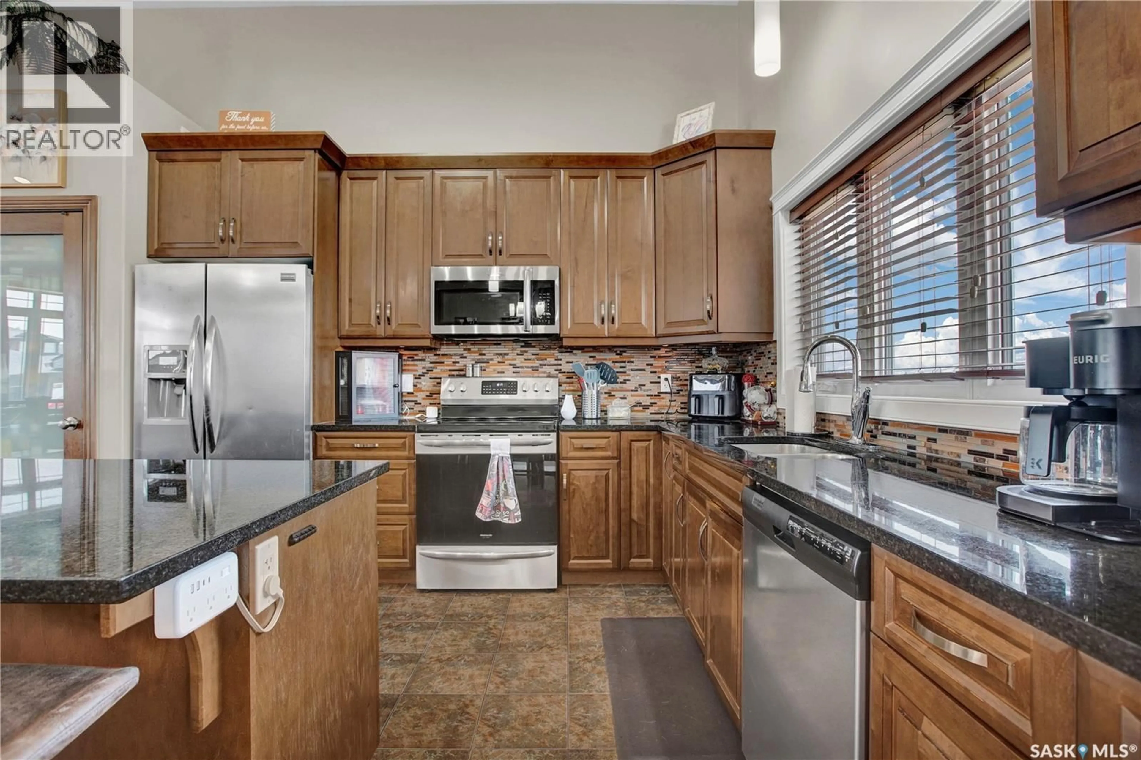 Open concept kitchen, ceramic/tile floor for 251 MCCALLUM WAY, Saskatoon Saskatchewan S7R0H7