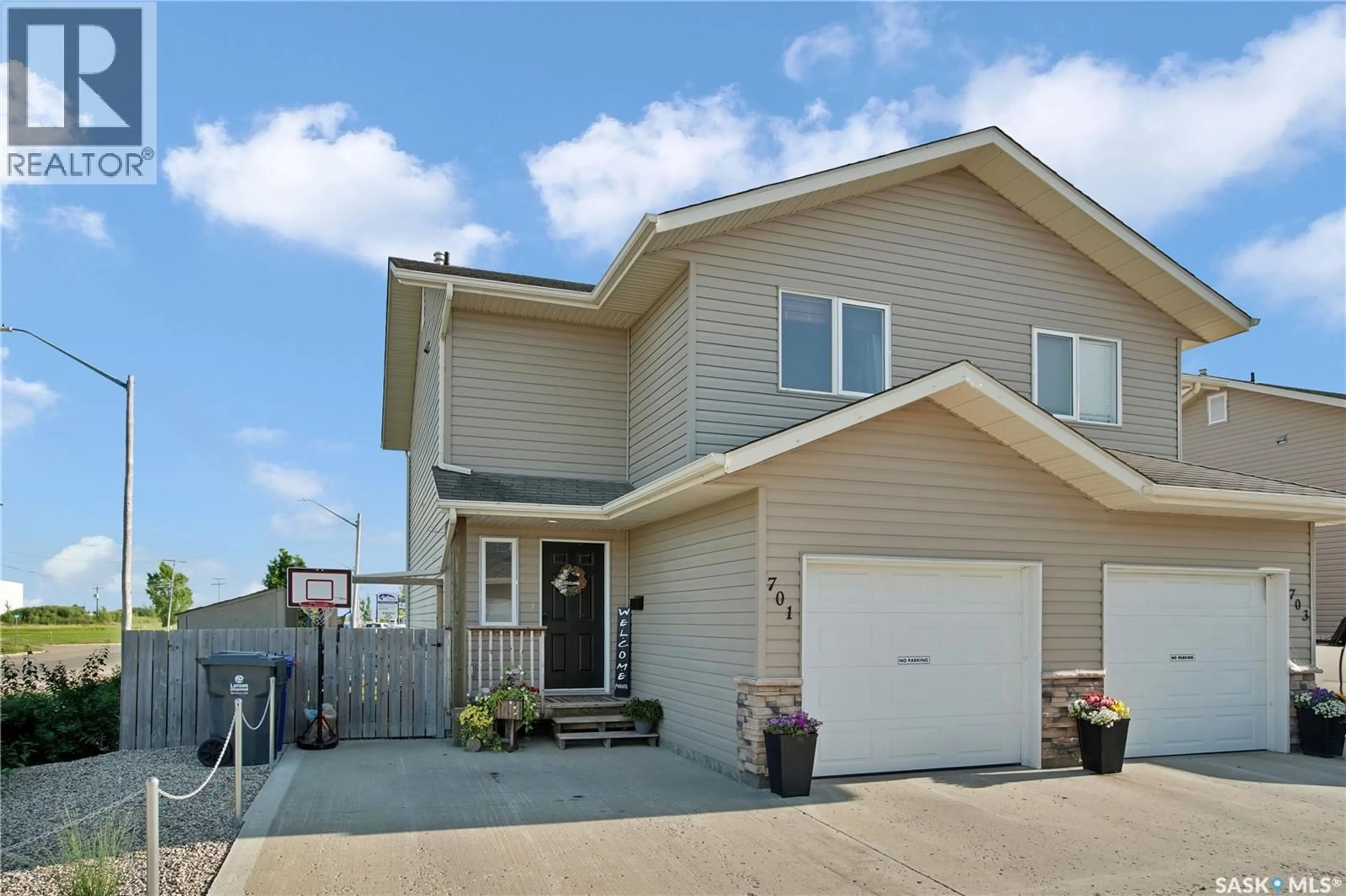 Home with vinyl exterior material, street for S - 701 6TH AVENUE, Warman Saskatchewan S0K4S0