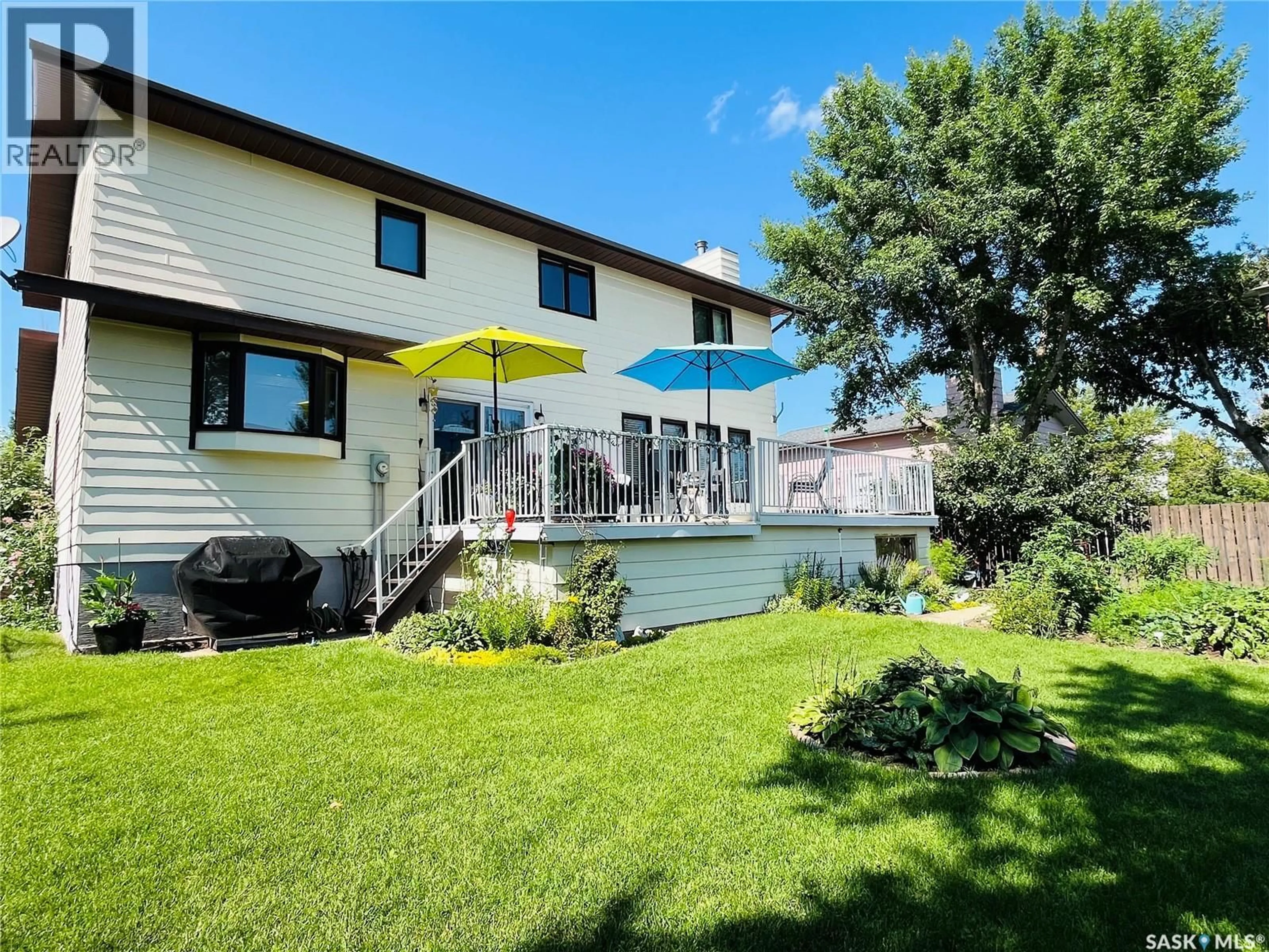 Home with vinyl exterior material, street for 330 COWIE CRESCENT, Swift Current Saskatchewan S9H4V3