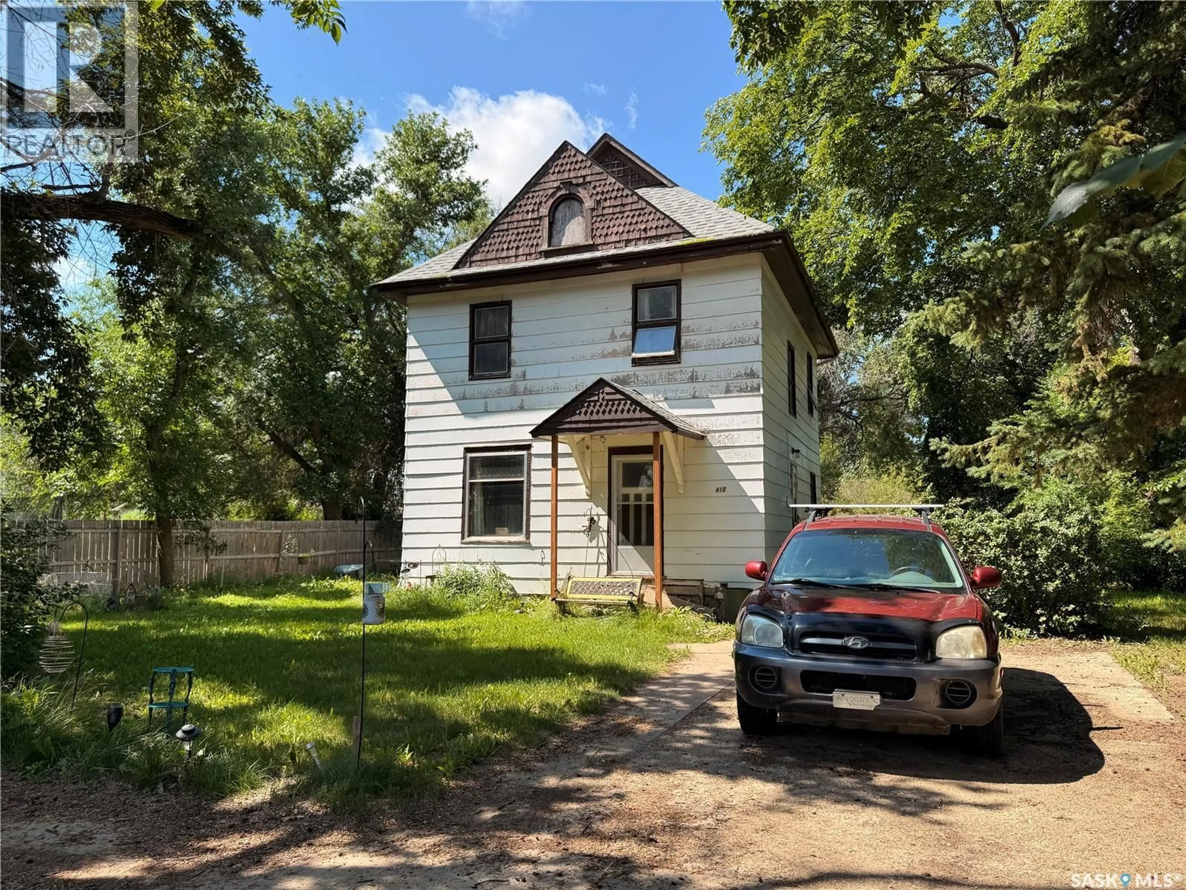 A pic from outside/outdoor area/front of a property/back of a property/a pic from drone, street for 410 SELKIRK STREET, Outlook Saskatchewan S0L2N0