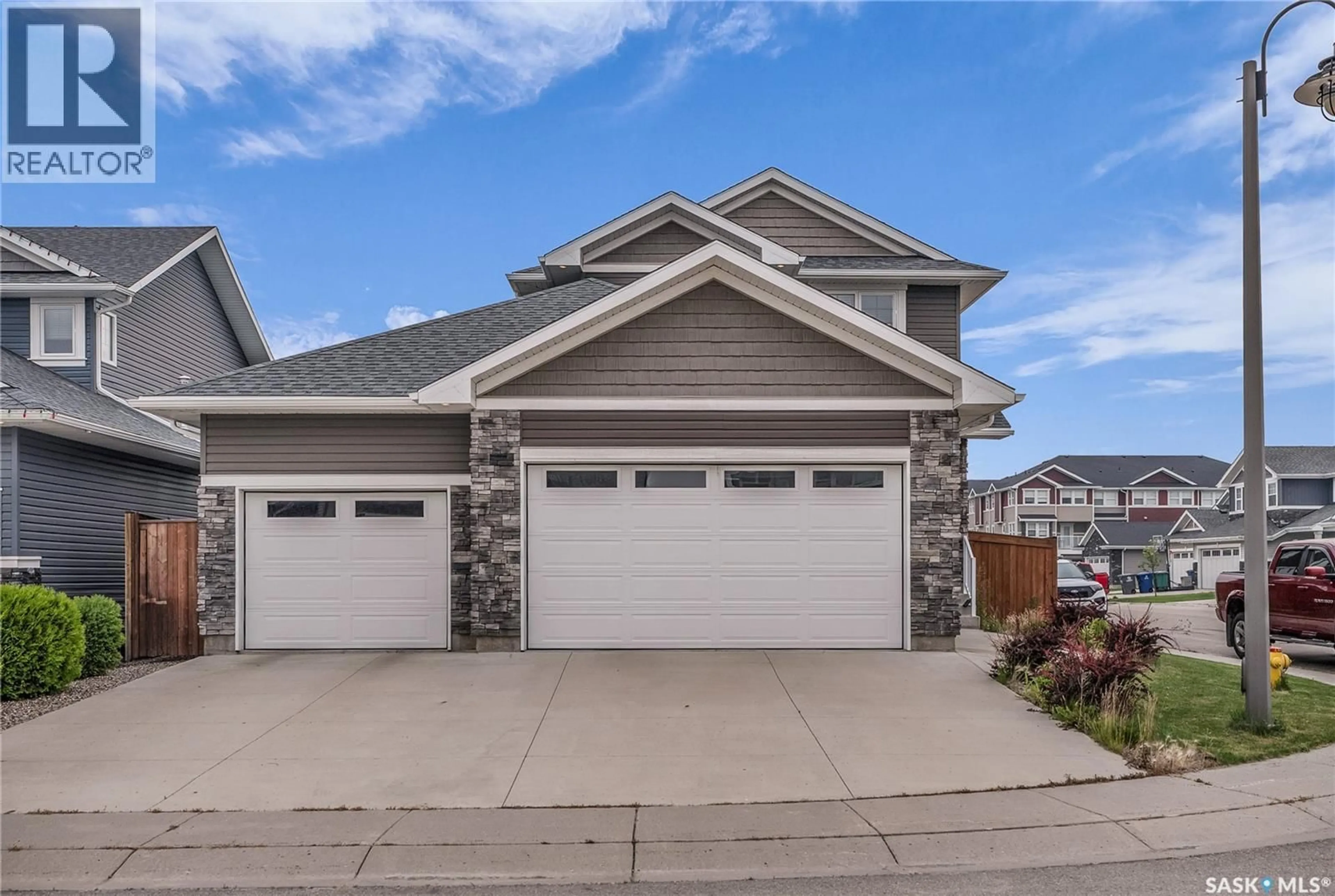 Home with vinyl exterior material, street for 1147 PRINGLE WAY, Saskatoon Saskatchewan S7T1C9