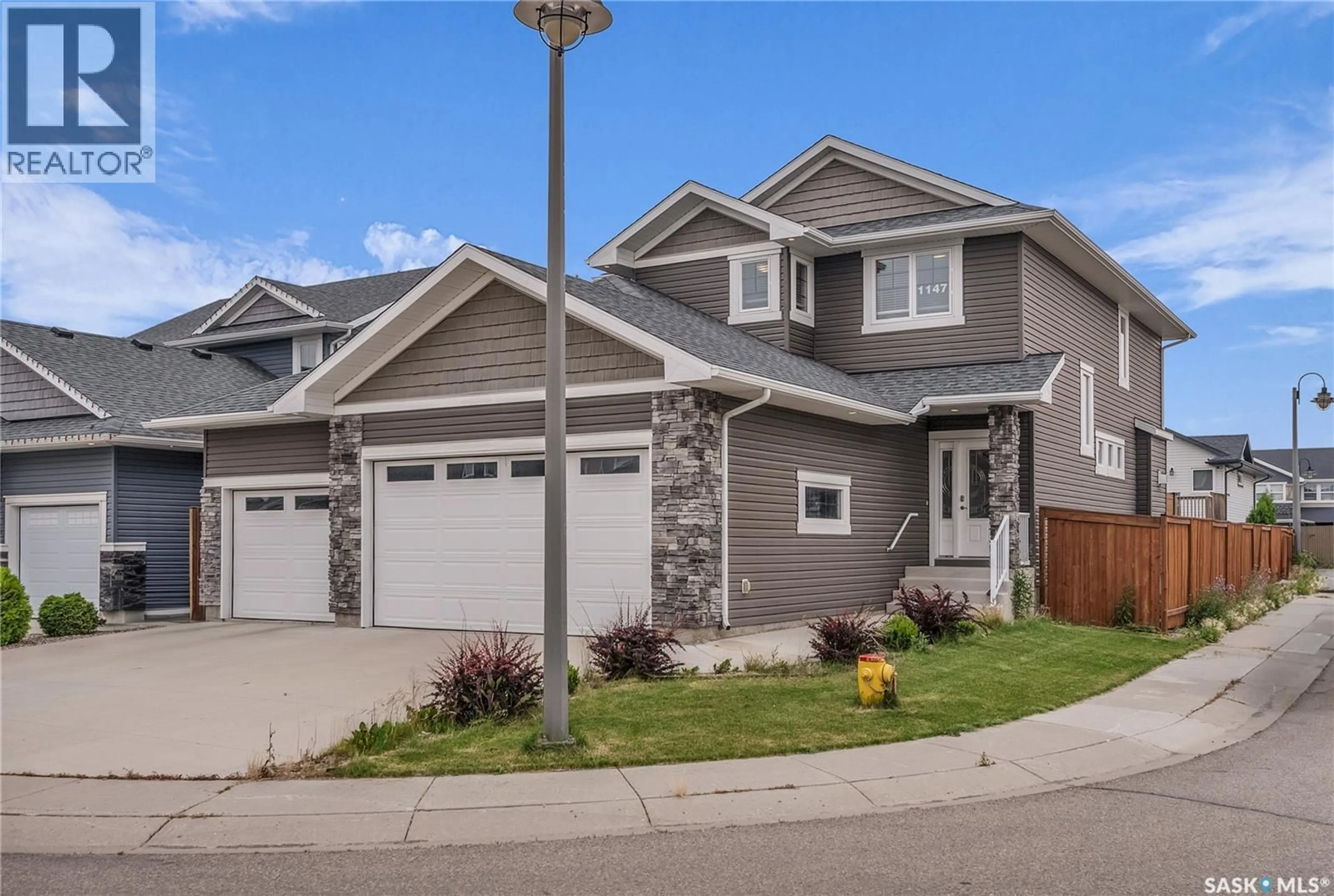 Home with vinyl exterior material, street for 1147 PRINGLE WAY, Saskatoon Saskatchewan S7T1C9