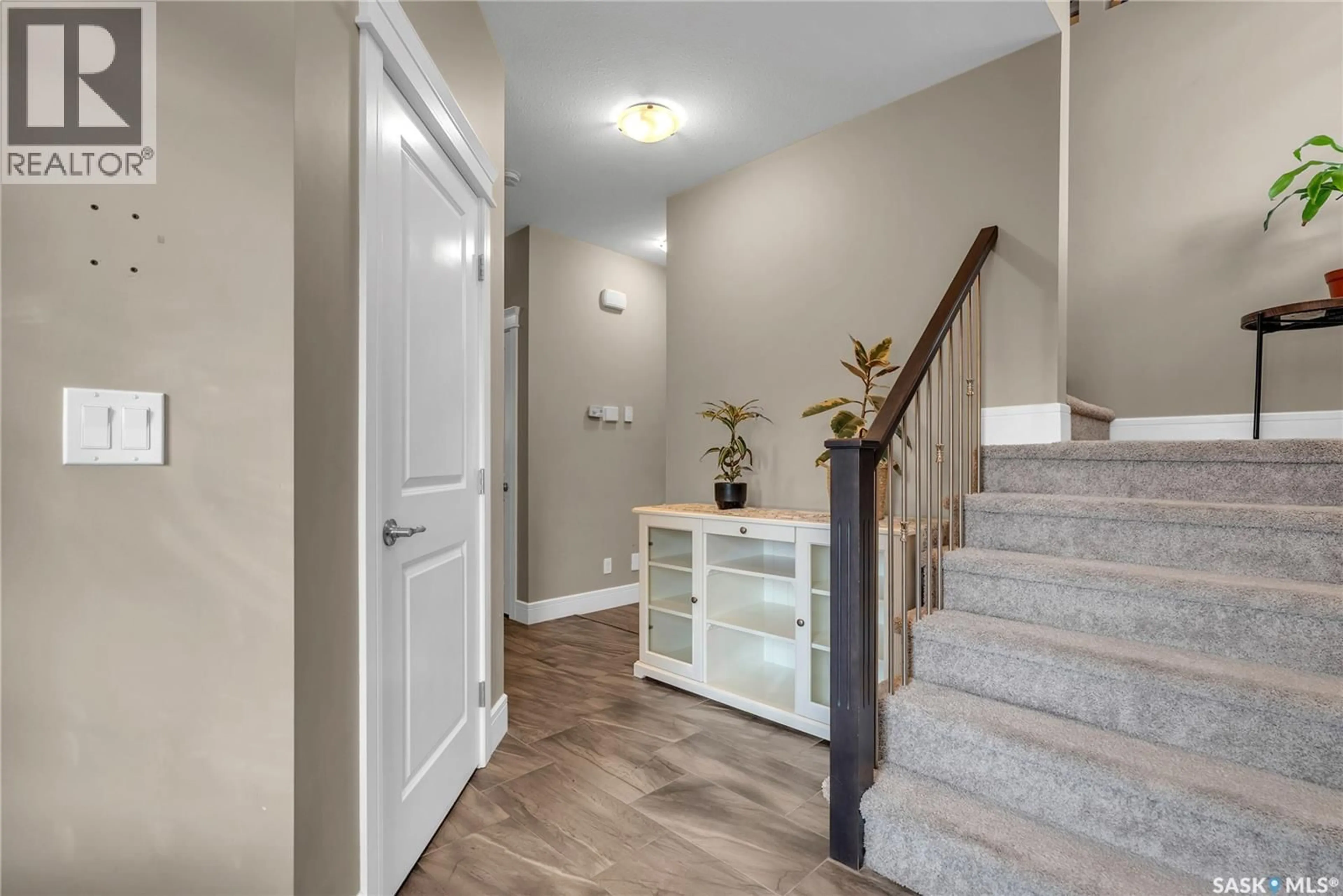 Indoor entryway for 1147 PRINGLE WAY, Saskatoon Saskatchewan S7T1C9