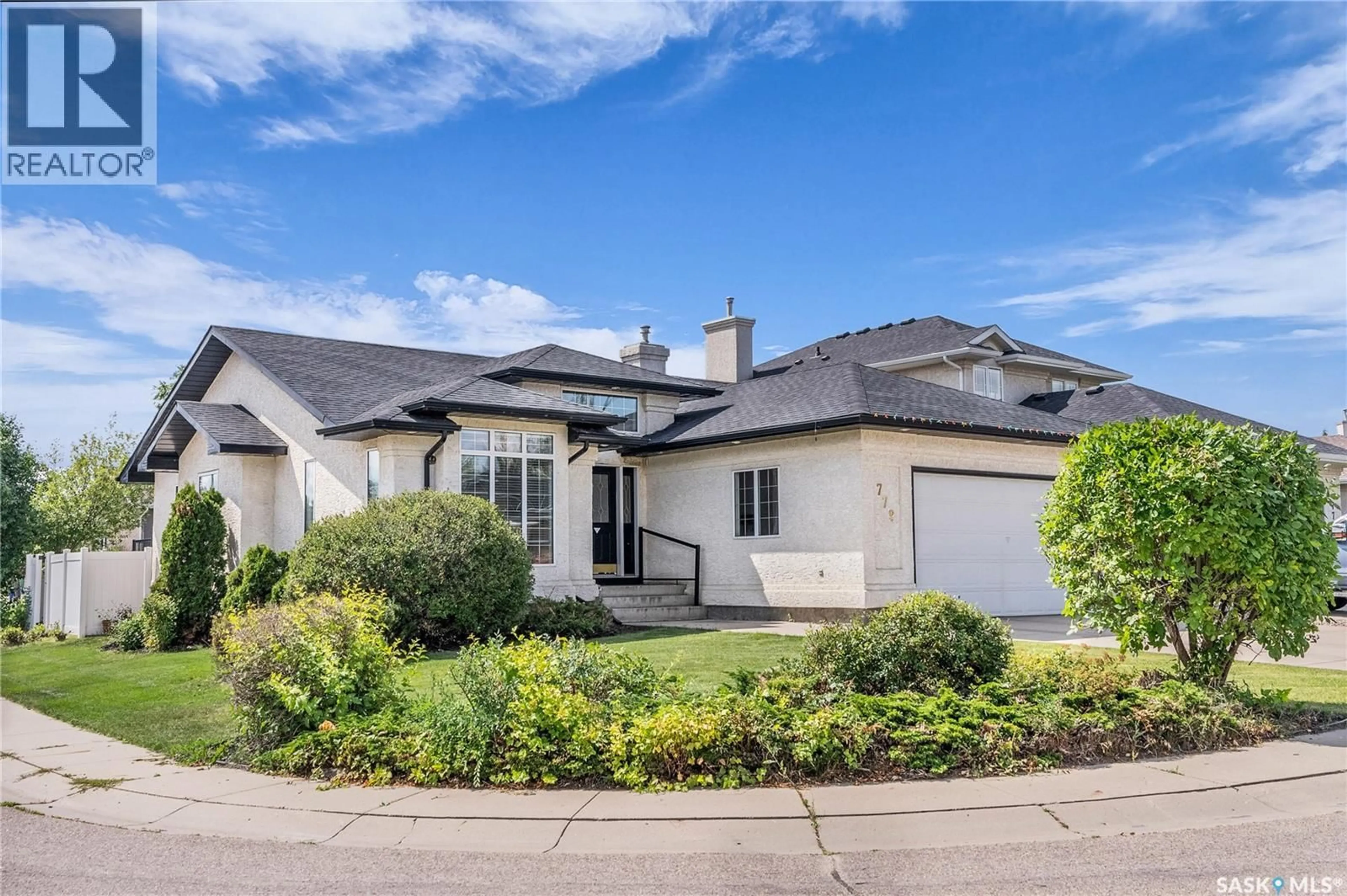 Home with vinyl exterior material, street for 779 BAYVIEW CLOSE, Saskatoon Saskatchewan S7V1B7