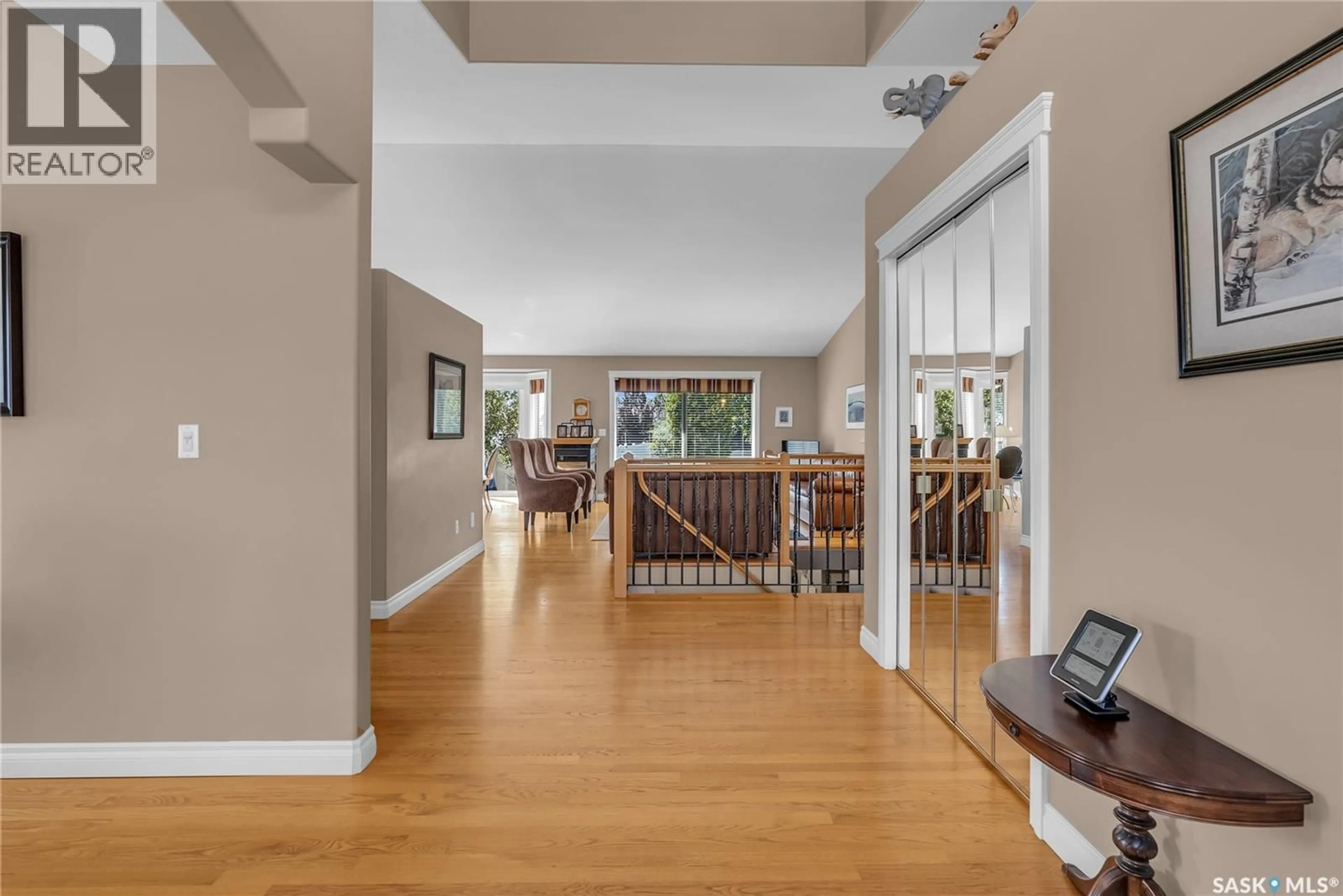 Indoor foyer for 779 BAYVIEW CLOSE, Saskatoon Saskatchewan S7V1B7