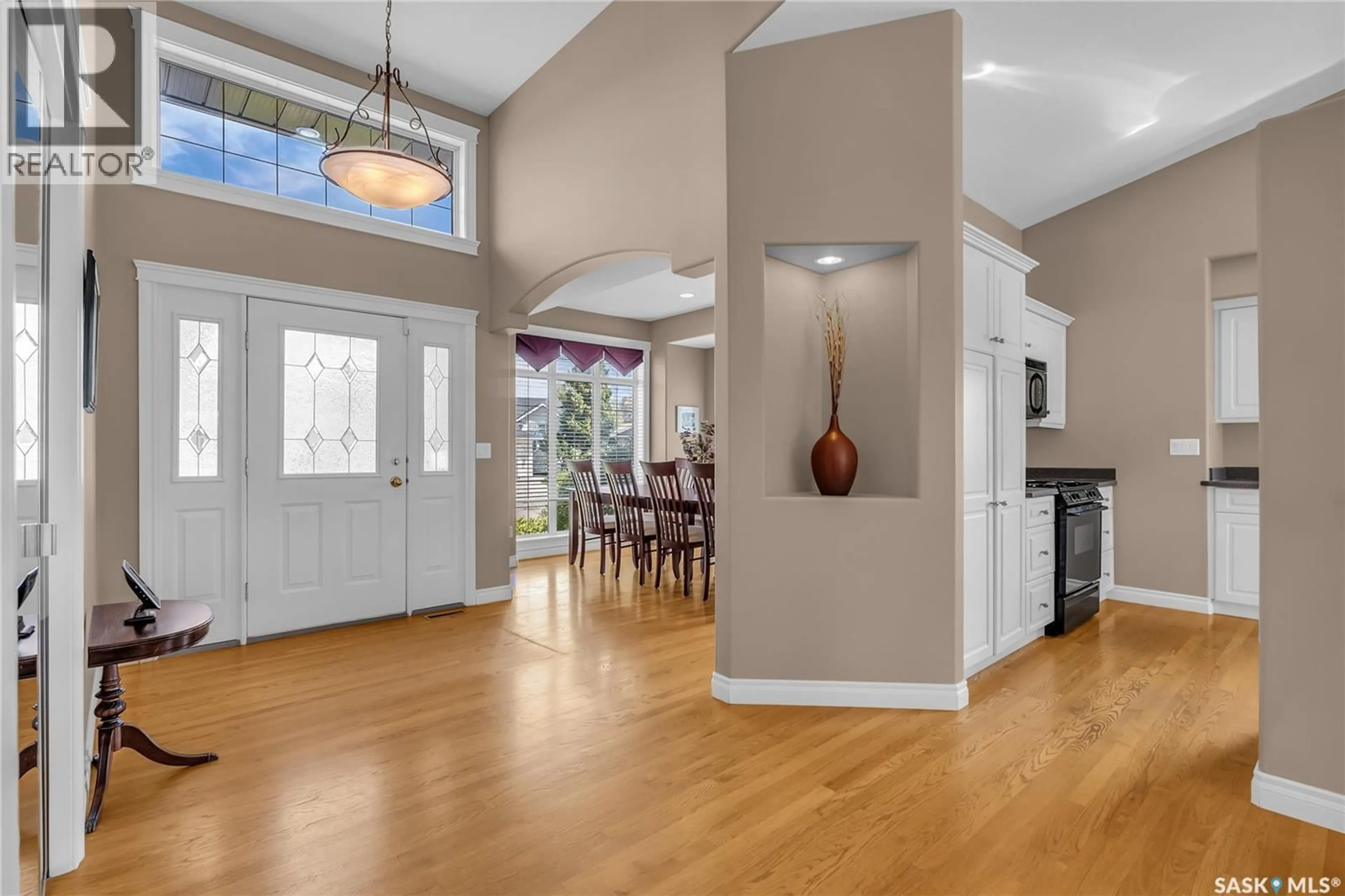 Indoor entryway for 779 BAYVIEW CLOSE, Saskatoon Saskatchewan S7V1B7