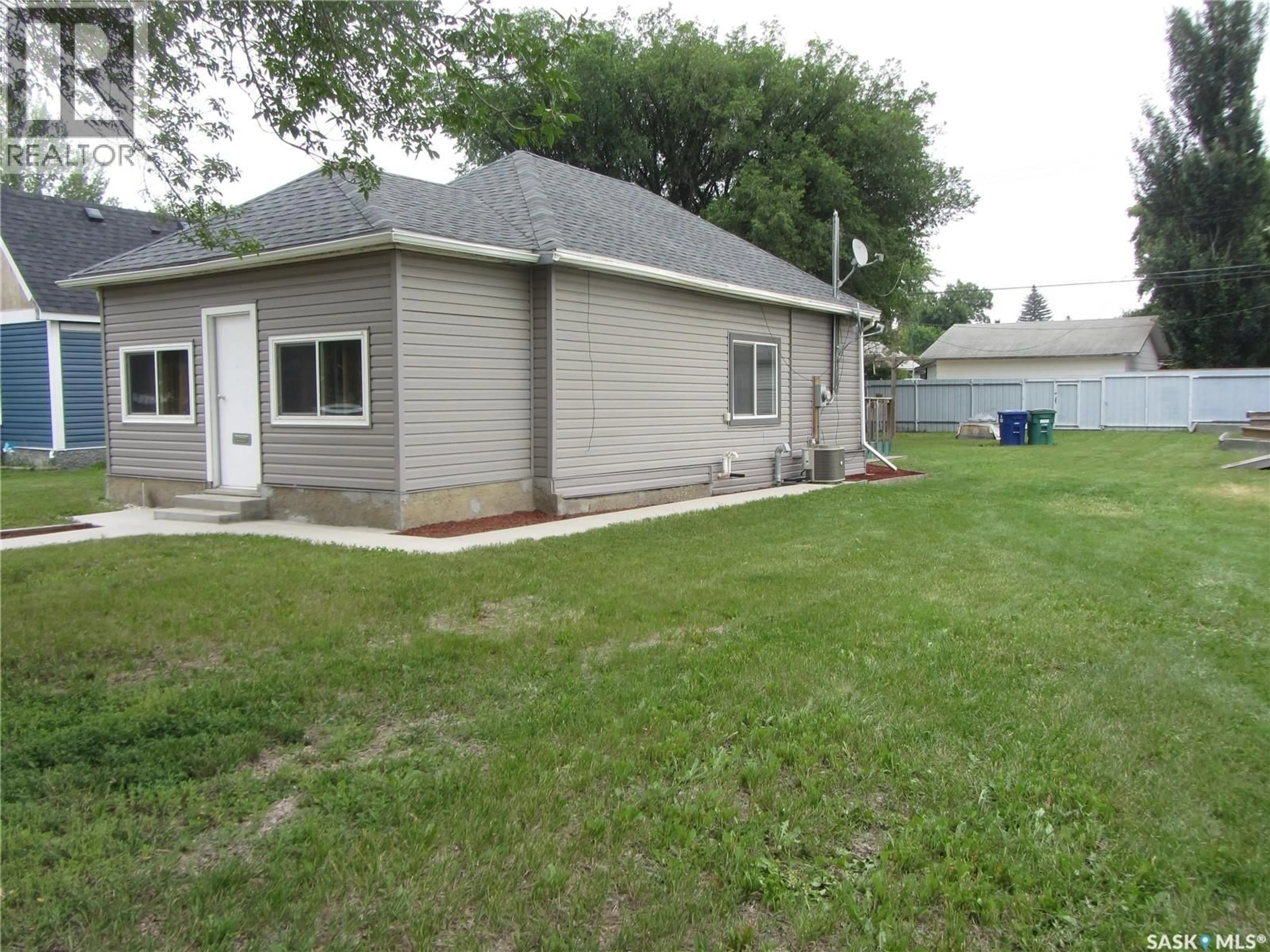 Unknown for 916 WELDON AVENUE, Saskatoon Saskatchewan S7M2V6