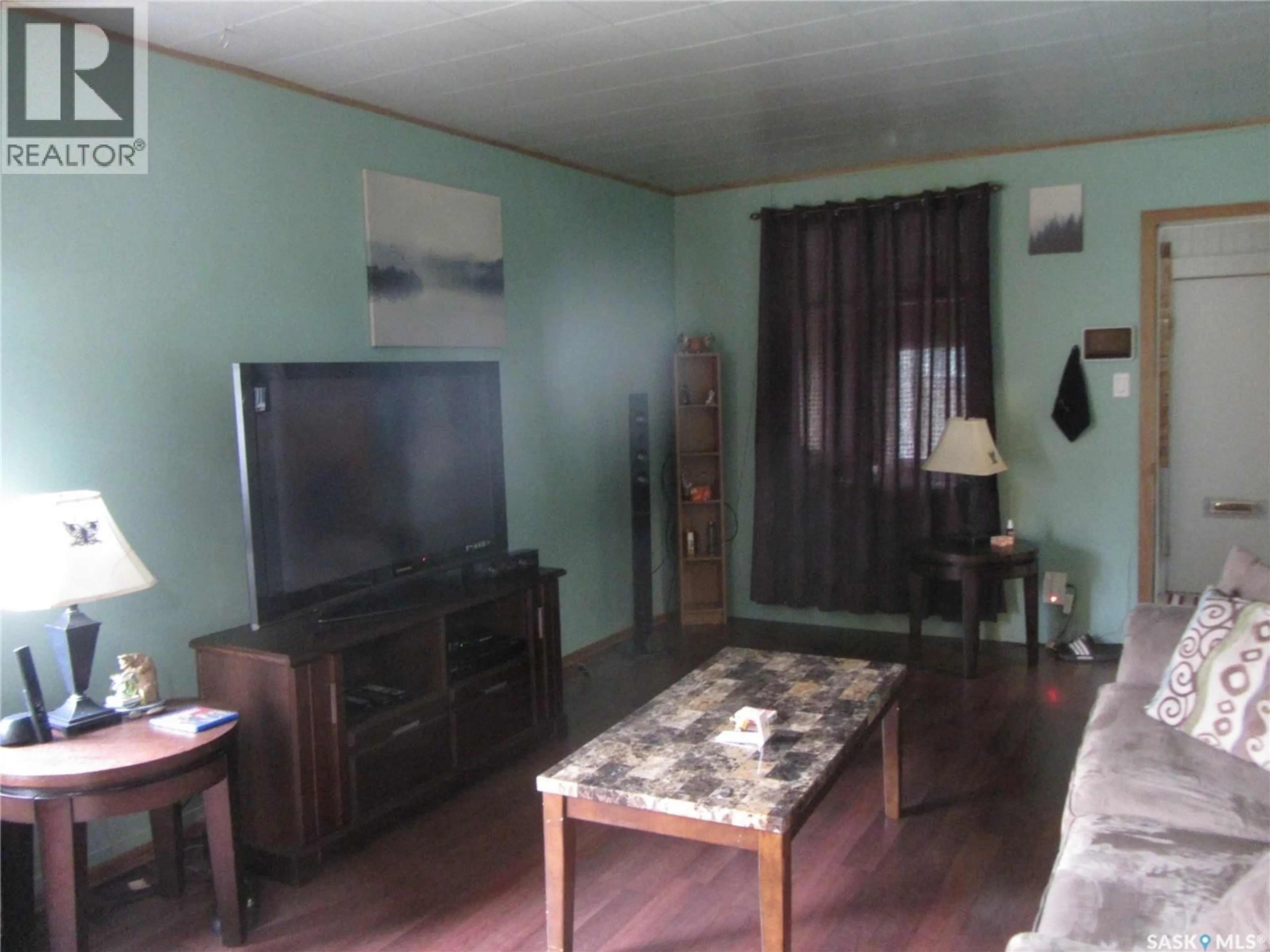 A pic of a room for 916 WELDON AVENUE, Saskatoon Saskatchewan S7M2V6